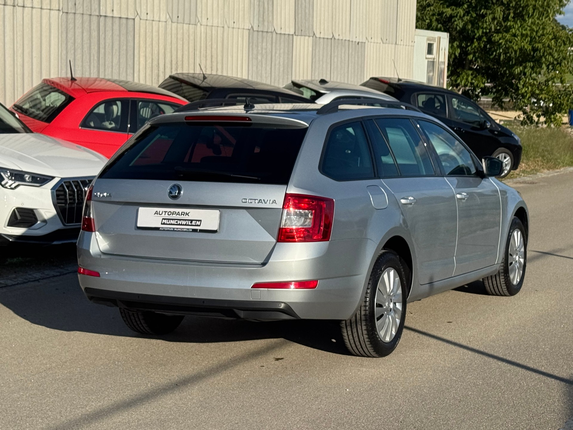 SKODA Octavia Combi 1.4 TSI Ambition DSG-image-2