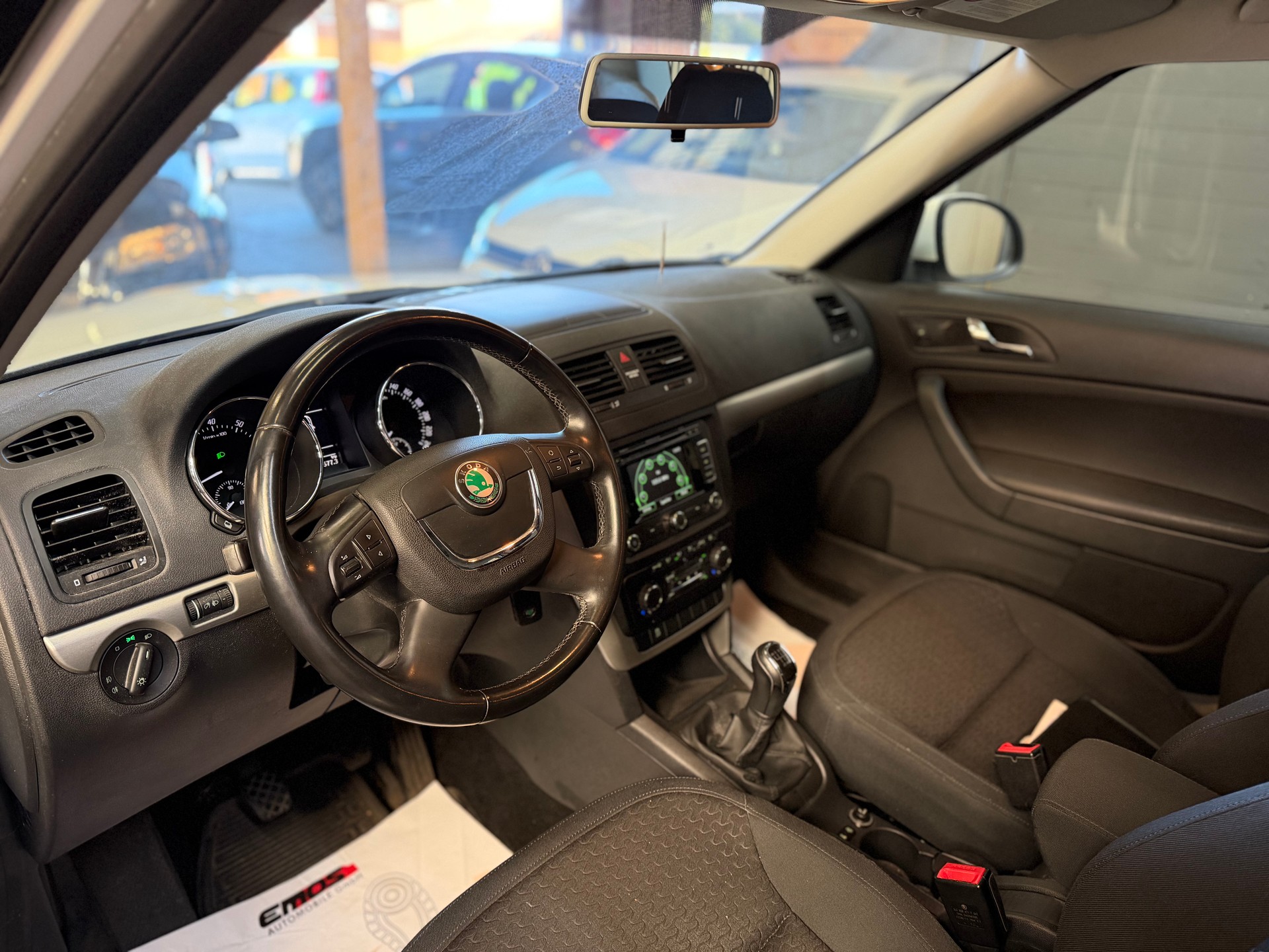 SKODA Yeti 1.2 TSI Ambition-image-8