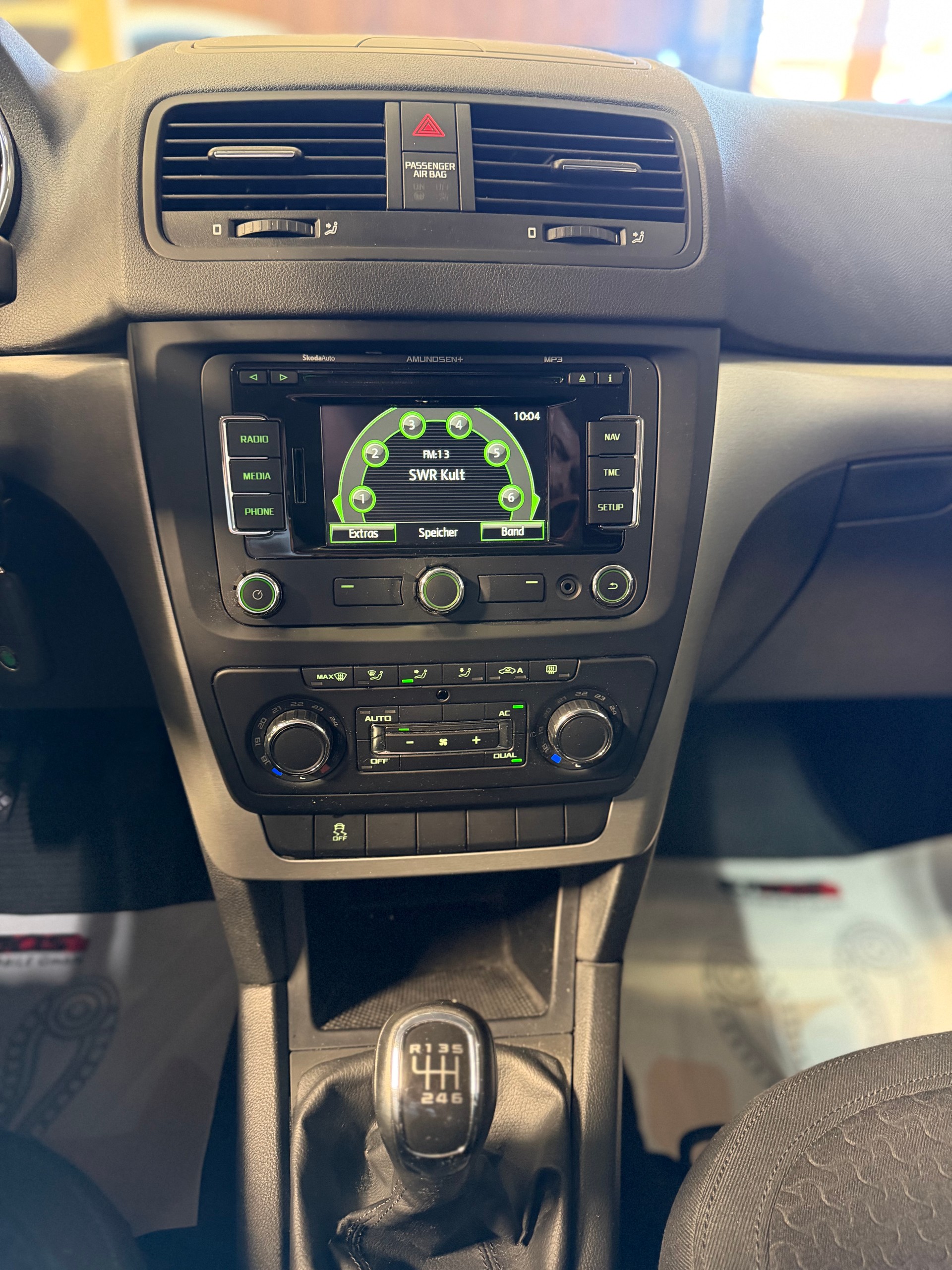 SKODA Yeti 1.2 TSI Ambition-image-12
