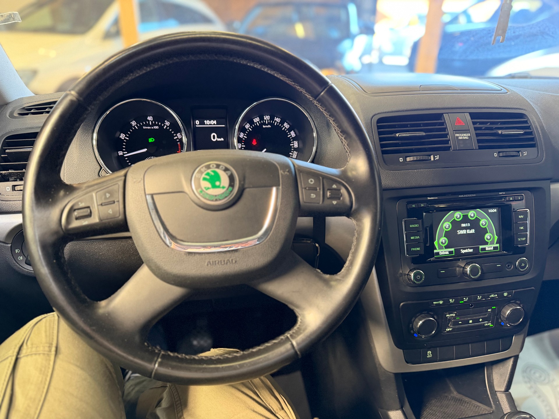 SKODA Yeti 1.2 TSI Ambition-image-11