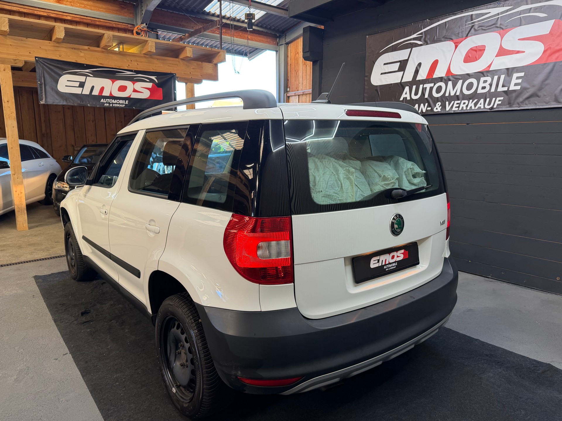 SKODA Yeti 1.2 TSI Ambition-image-4