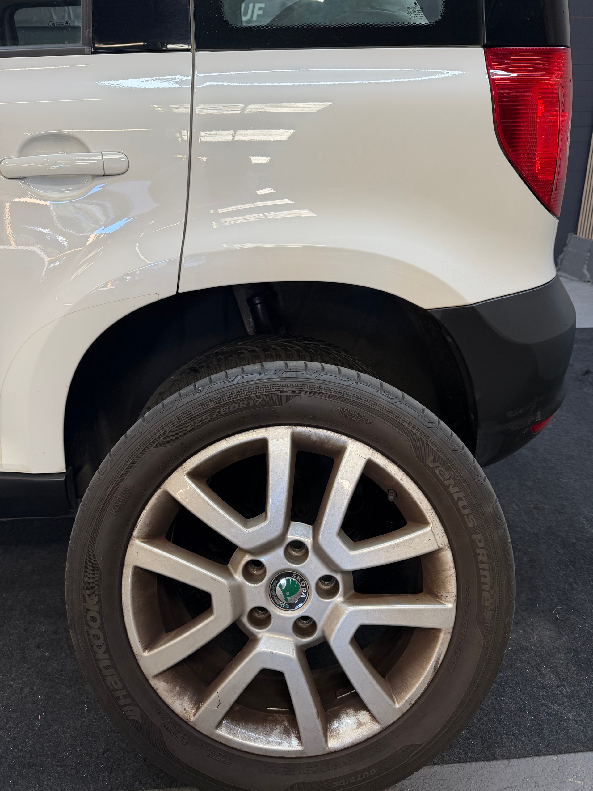 SKODA Yeti 1.2 TSI Ambition-image-15