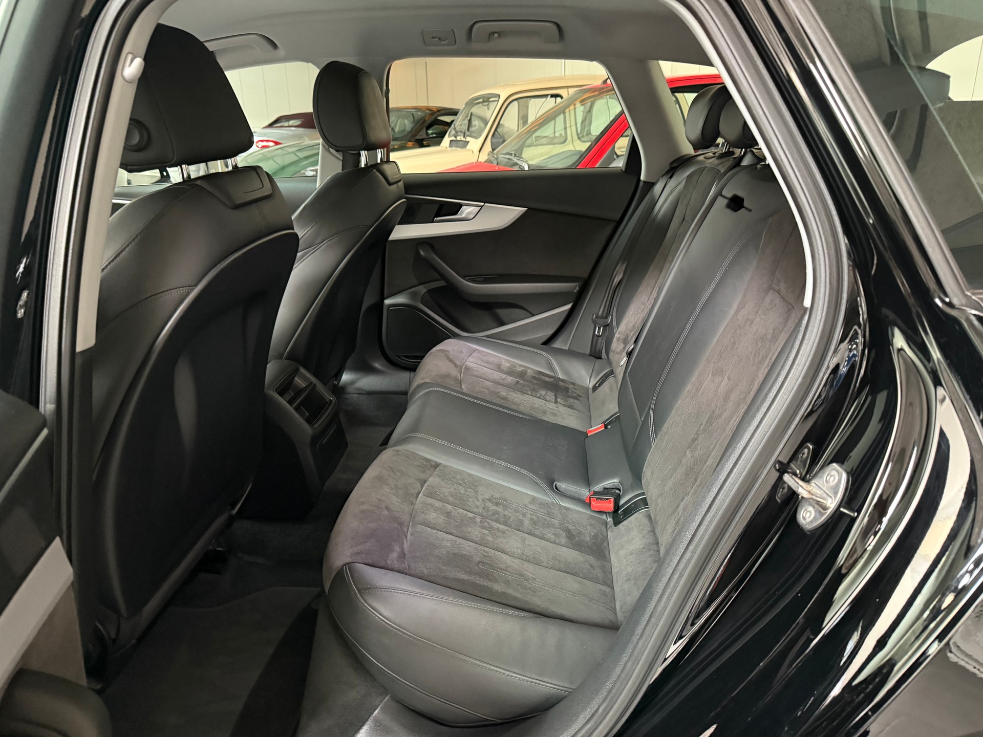 AUDI A4 Avant 2.0 TDI quattro S-tronic-image-21