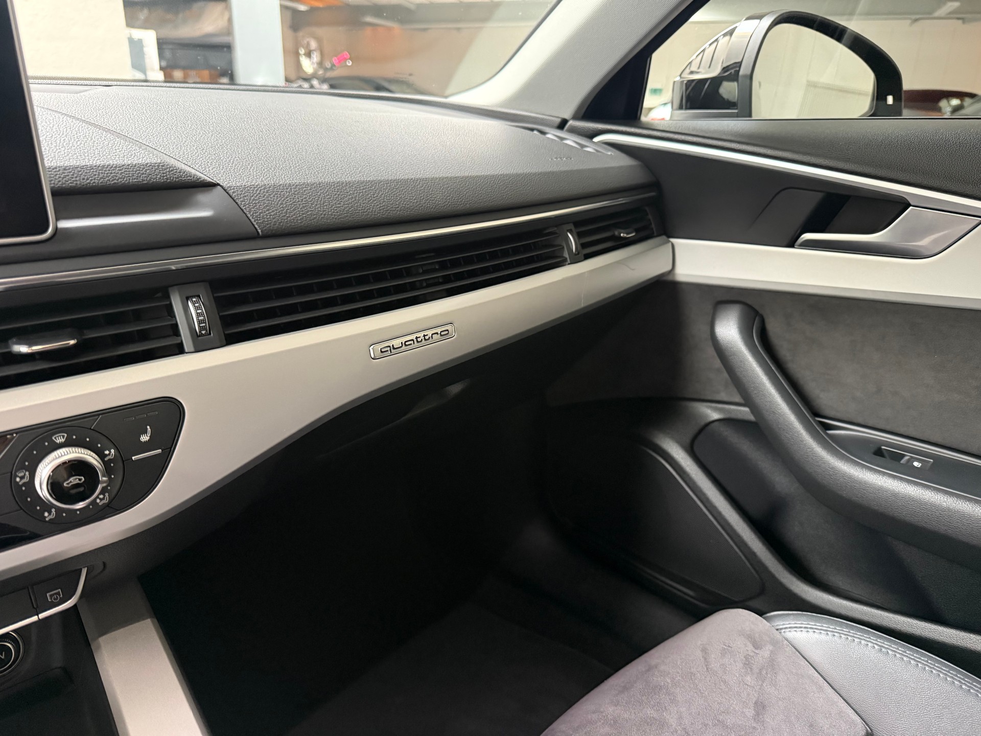 AUDI A4 Avant 2.0 TDI quattro S-tronic-image-17