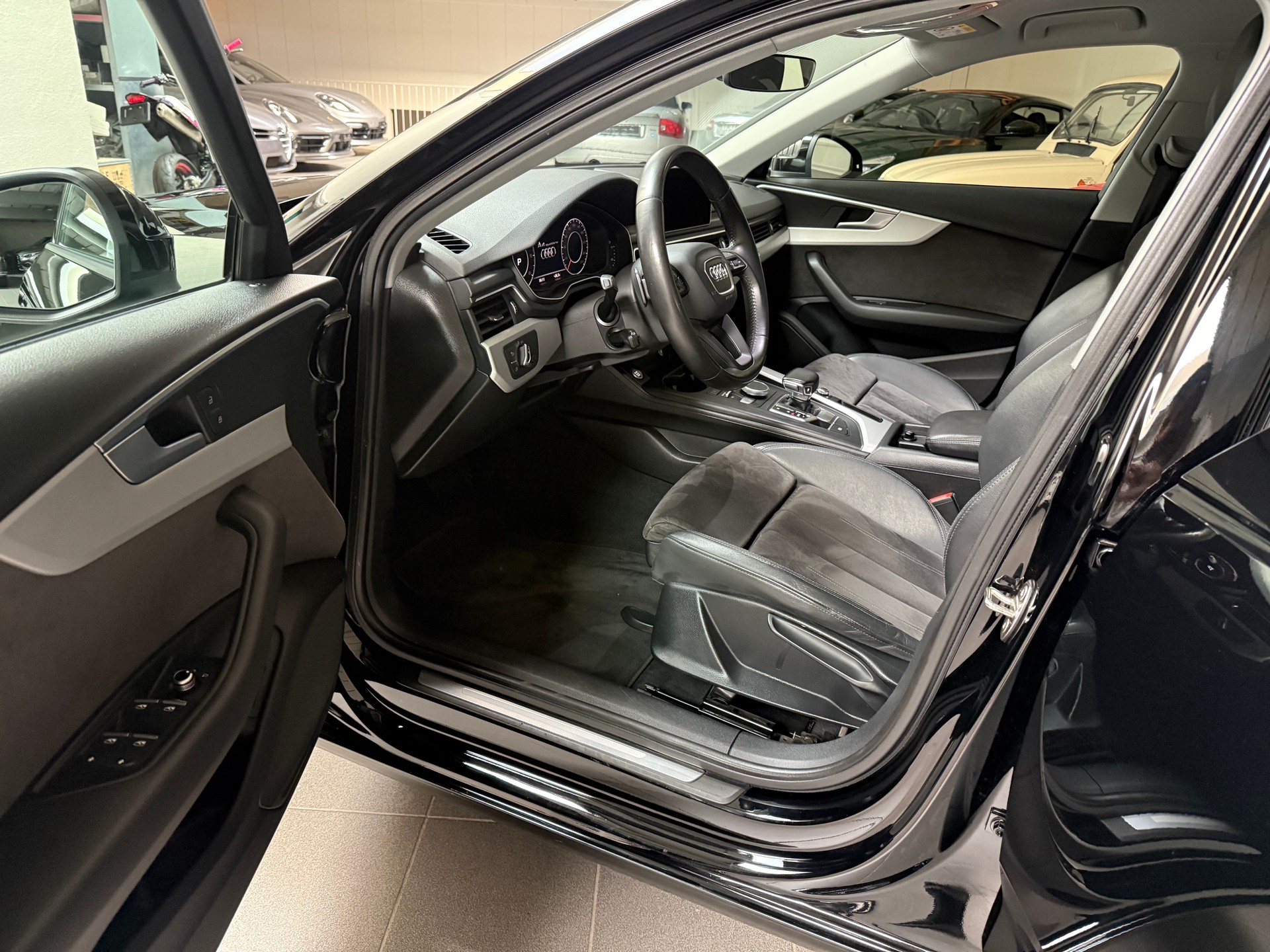 AUDI A4 Avant 2.0 TDI quattro S-tronic-image-13