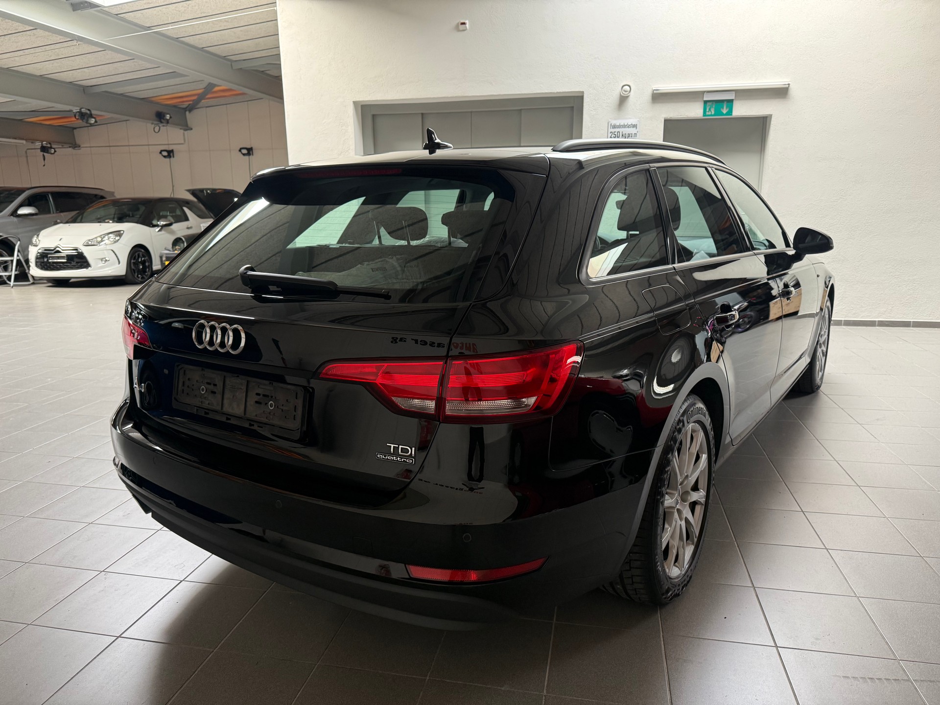 AUDI A4 Avant 2.0 TDI quattro S-tronic-image-9