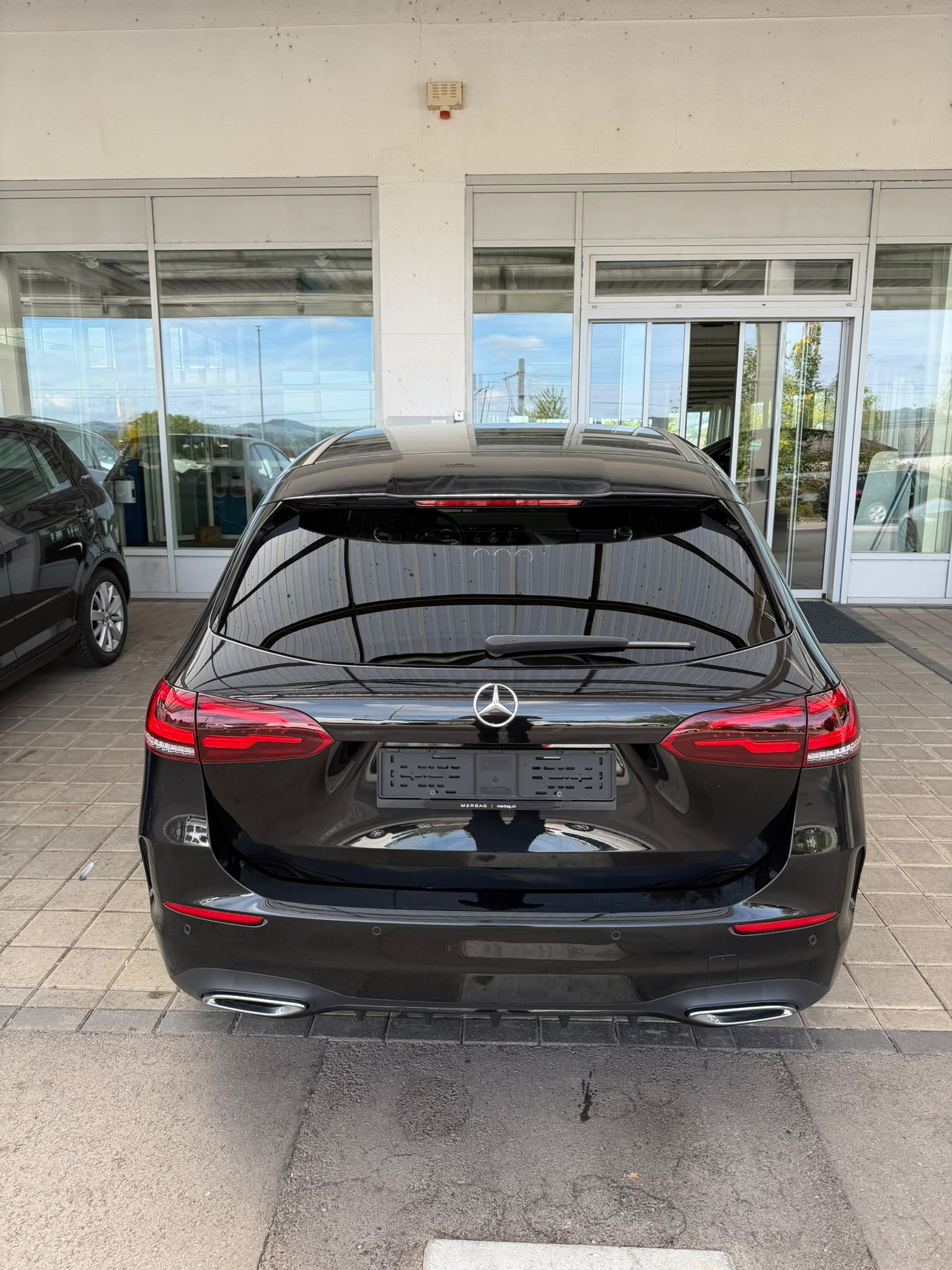 MERCEDES-BENZ B 200 d AMG Line 8G-DCT-image-4
