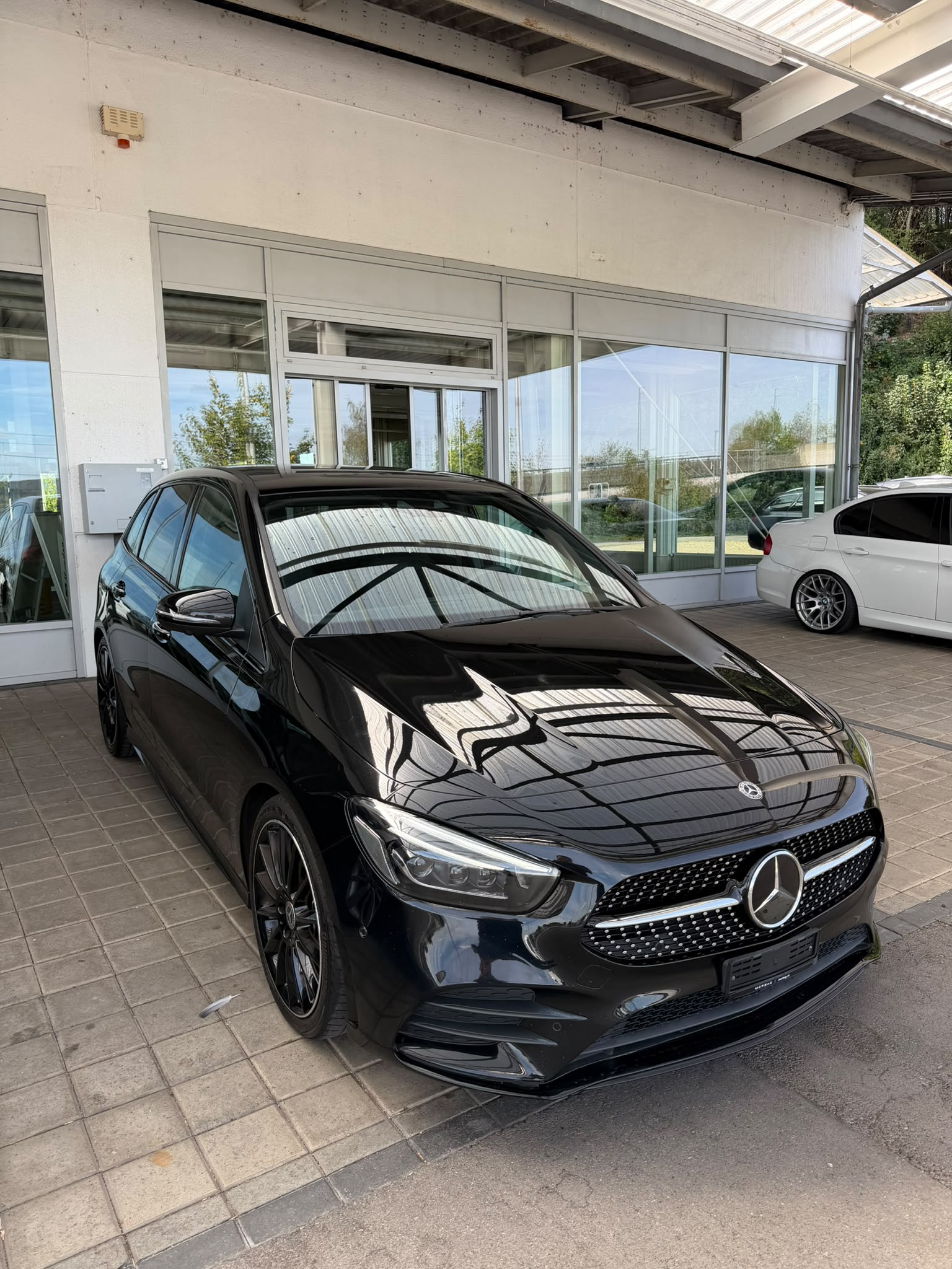 MERCEDES-BENZ B 200 d AMG Line 8G-DCT-image-0