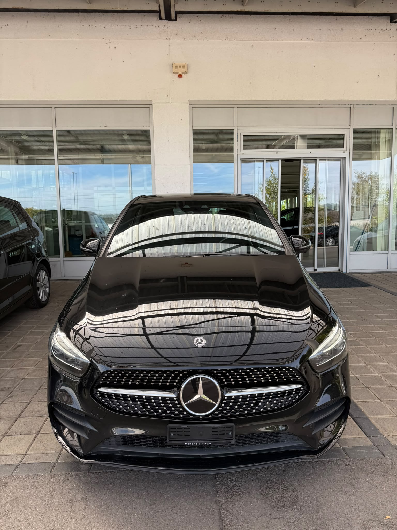 MERCEDES-BENZ B 200 d AMG Line 8G-DCT-image-1
