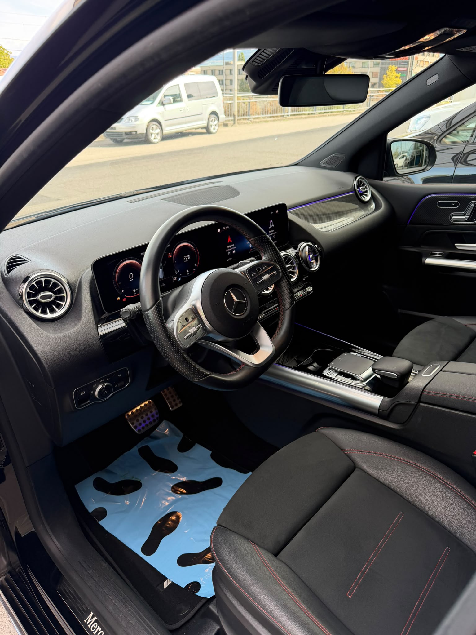 MERCEDES-BENZ B 200 d AMG Line 8G-DCT-image-6