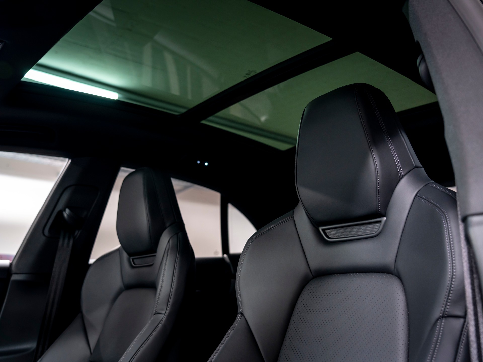 PORSCHE Macan 4 100kWh-image-15