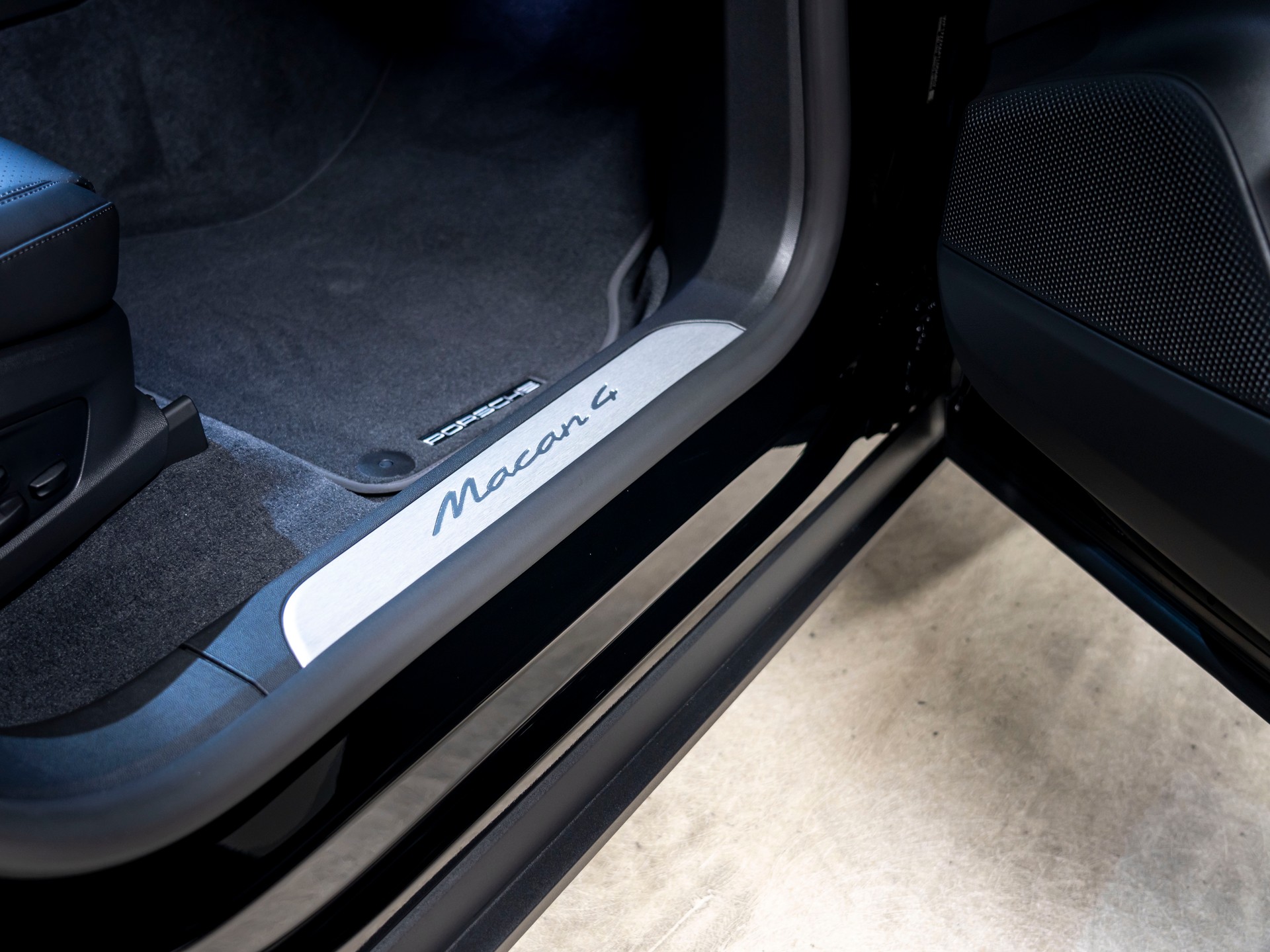 PORSCHE Macan 4 100kWh-image-10