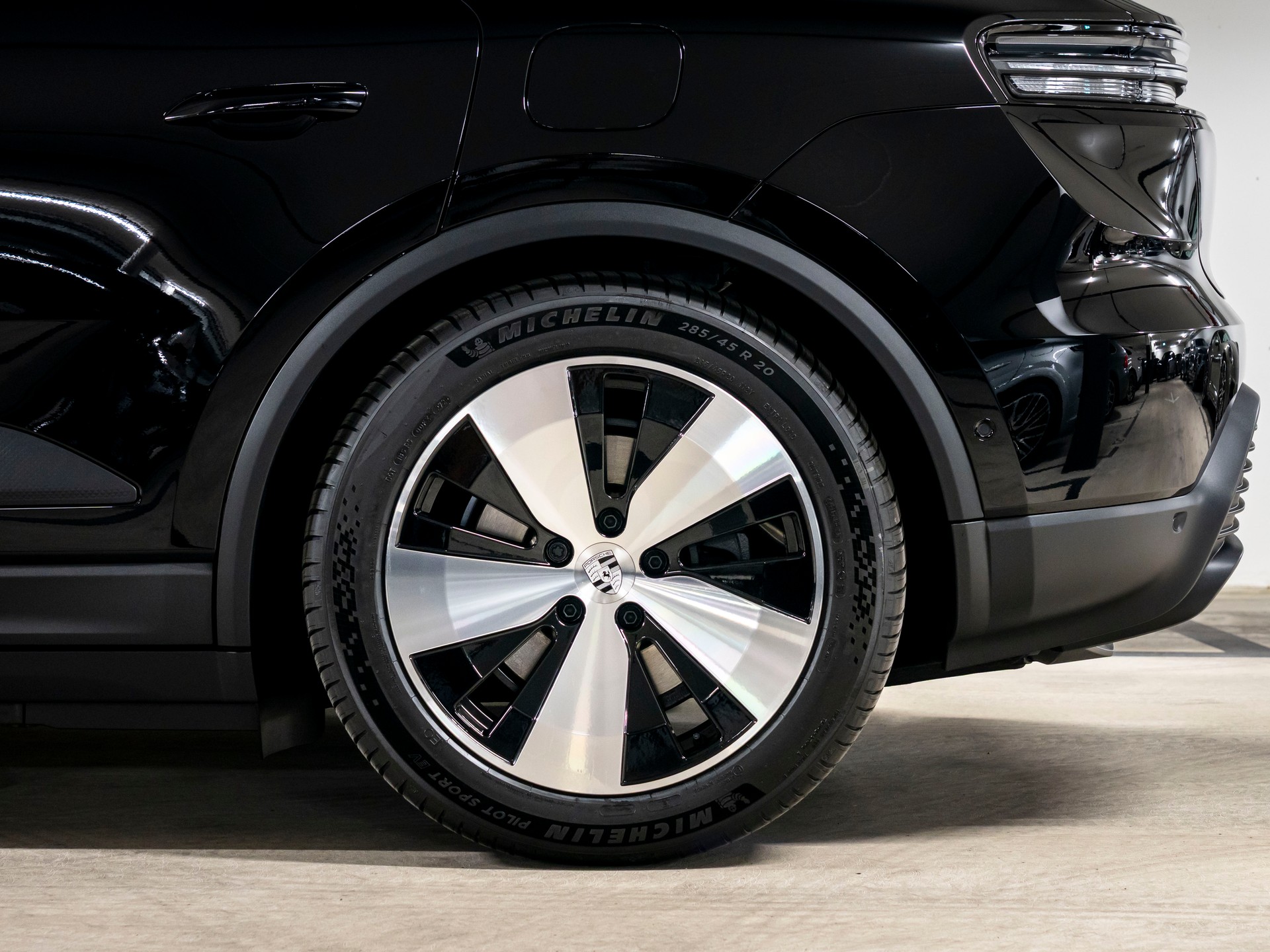 PORSCHE Macan 4 100kWh-image-8