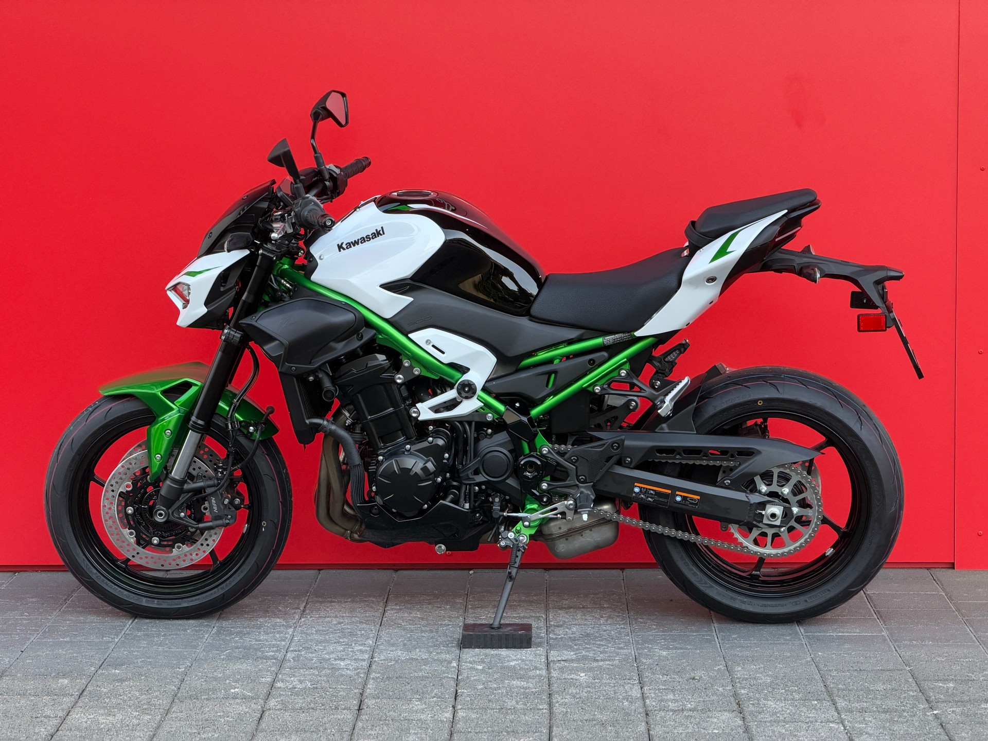 KAWASAKI Z 900-showroom-element-1
