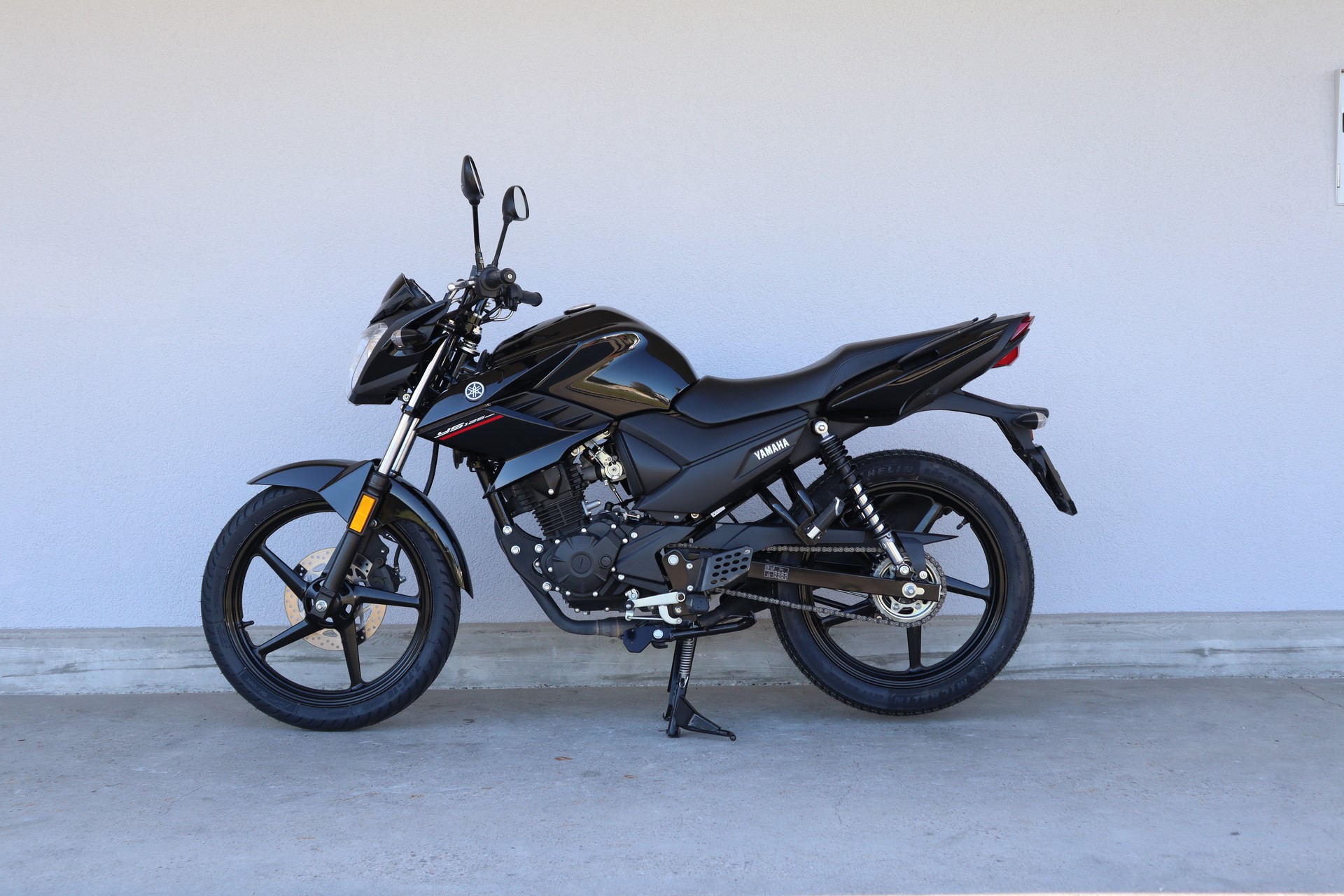 YAMAHA YS 125-showroom-element-3