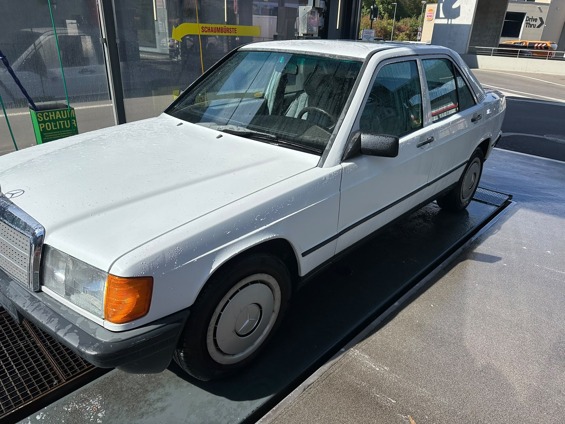 MERCEDES-BENZ 190 E 2.0-image-2