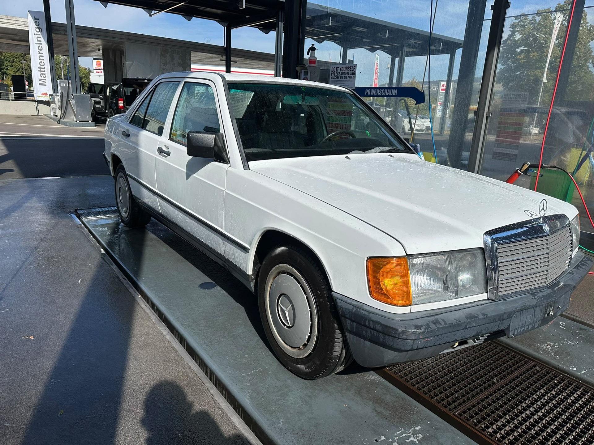 MERCEDES-BENZ 190 E 2.0-image-0
