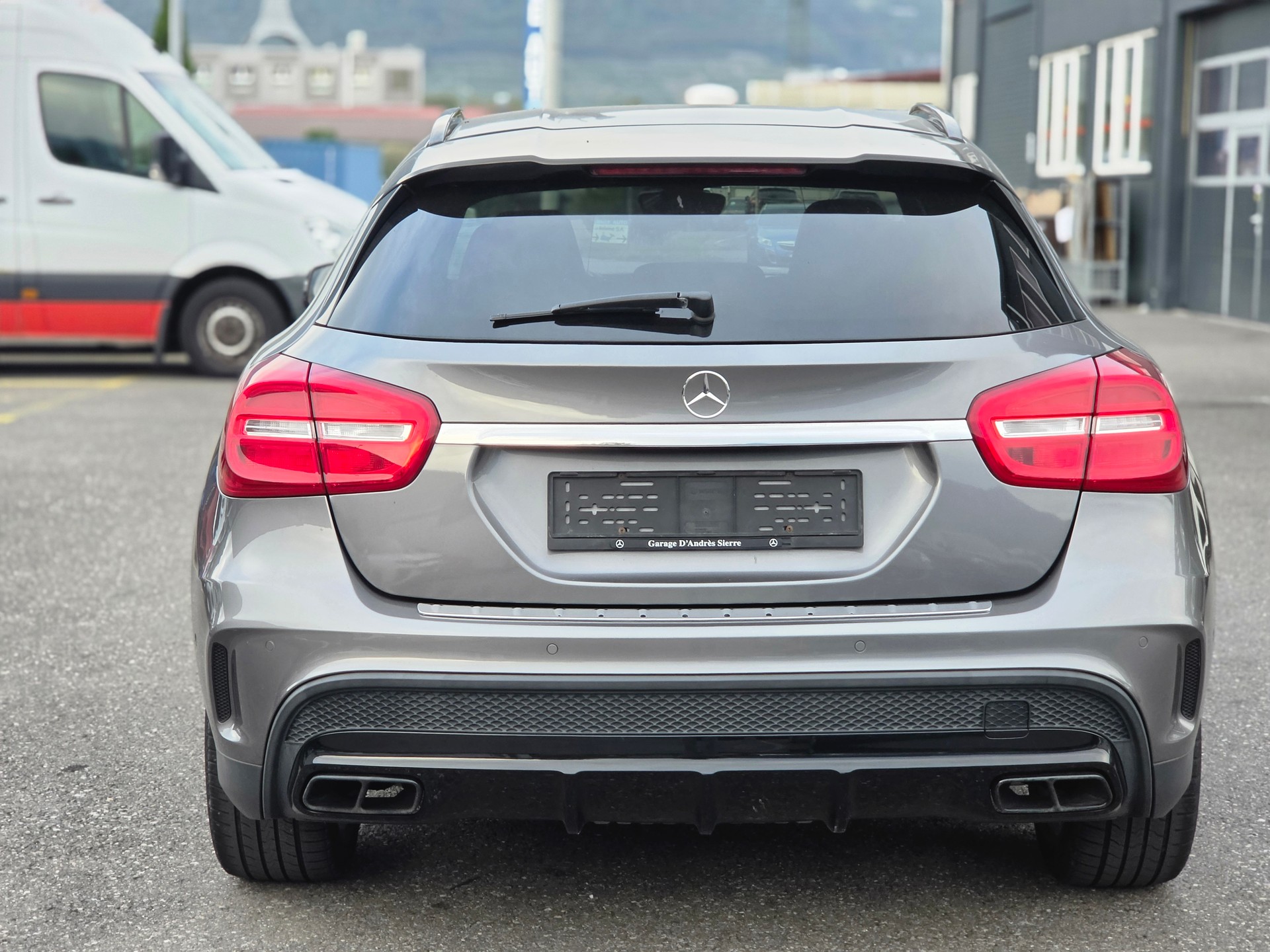 MERCEDES-BENZ GLA 45 AMG 4Matic 7G-DCT-image-3