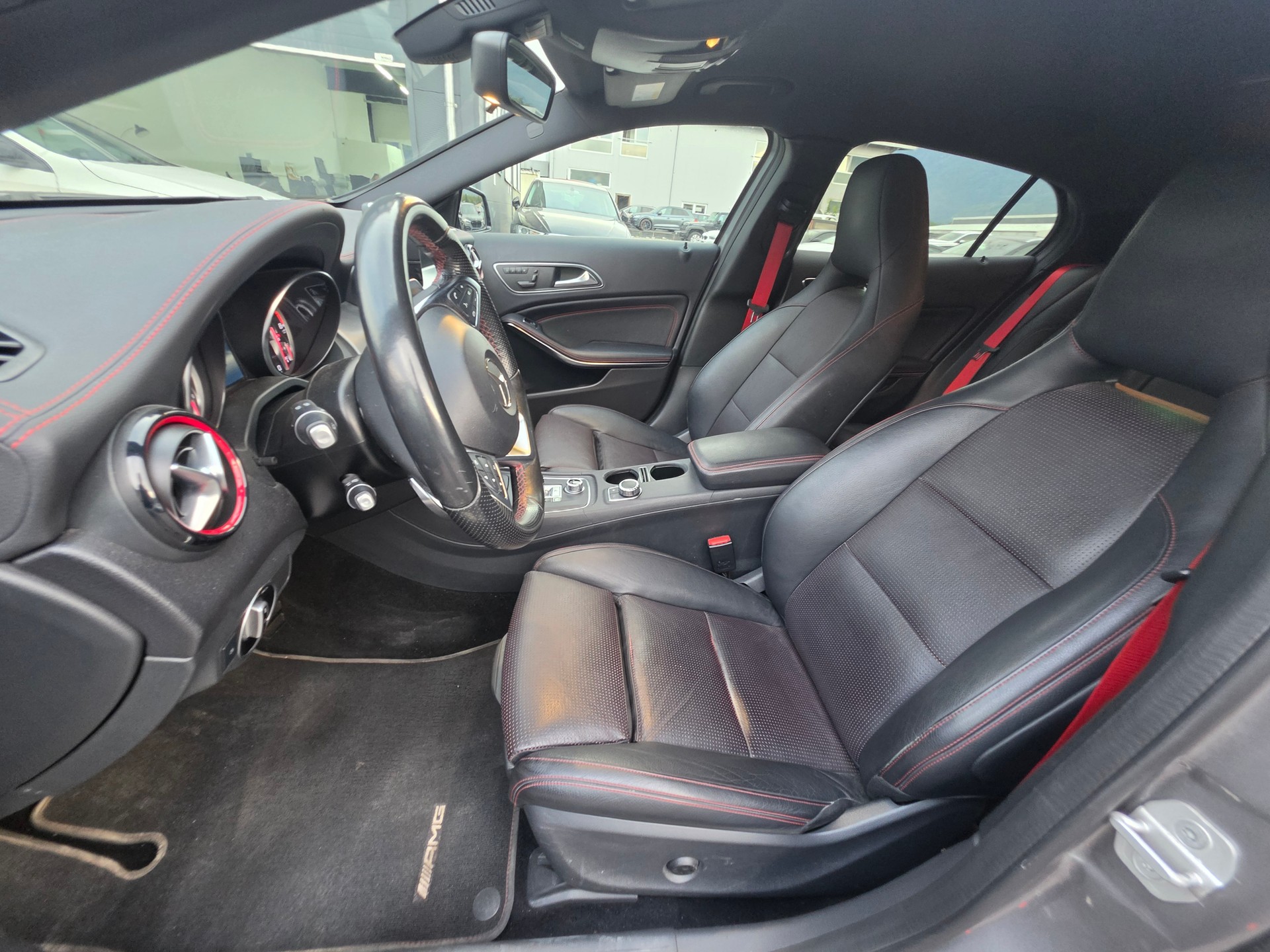 MERCEDES-BENZ GLA 45 AMG 4Matic 7G-DCT-image-9