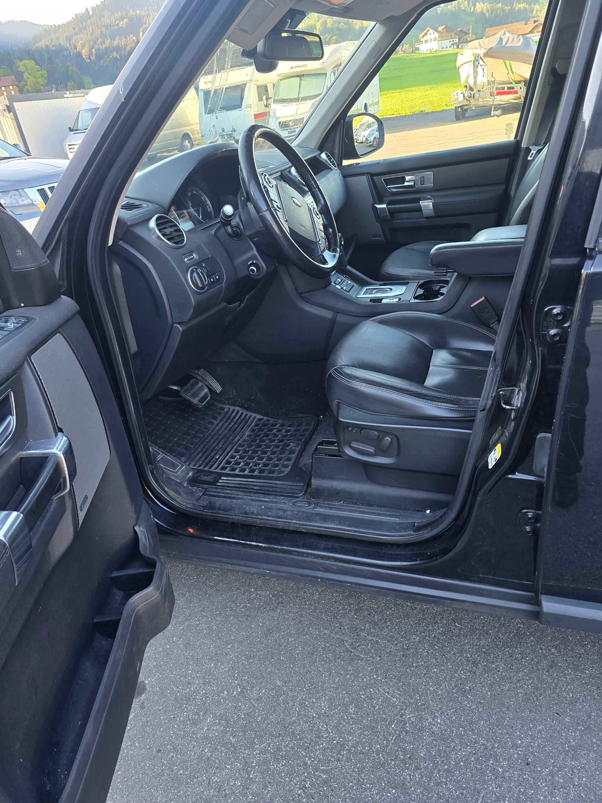 LAND ROVER Discovery 3.0 SDV6 HSE Luxury Automatic-image-11