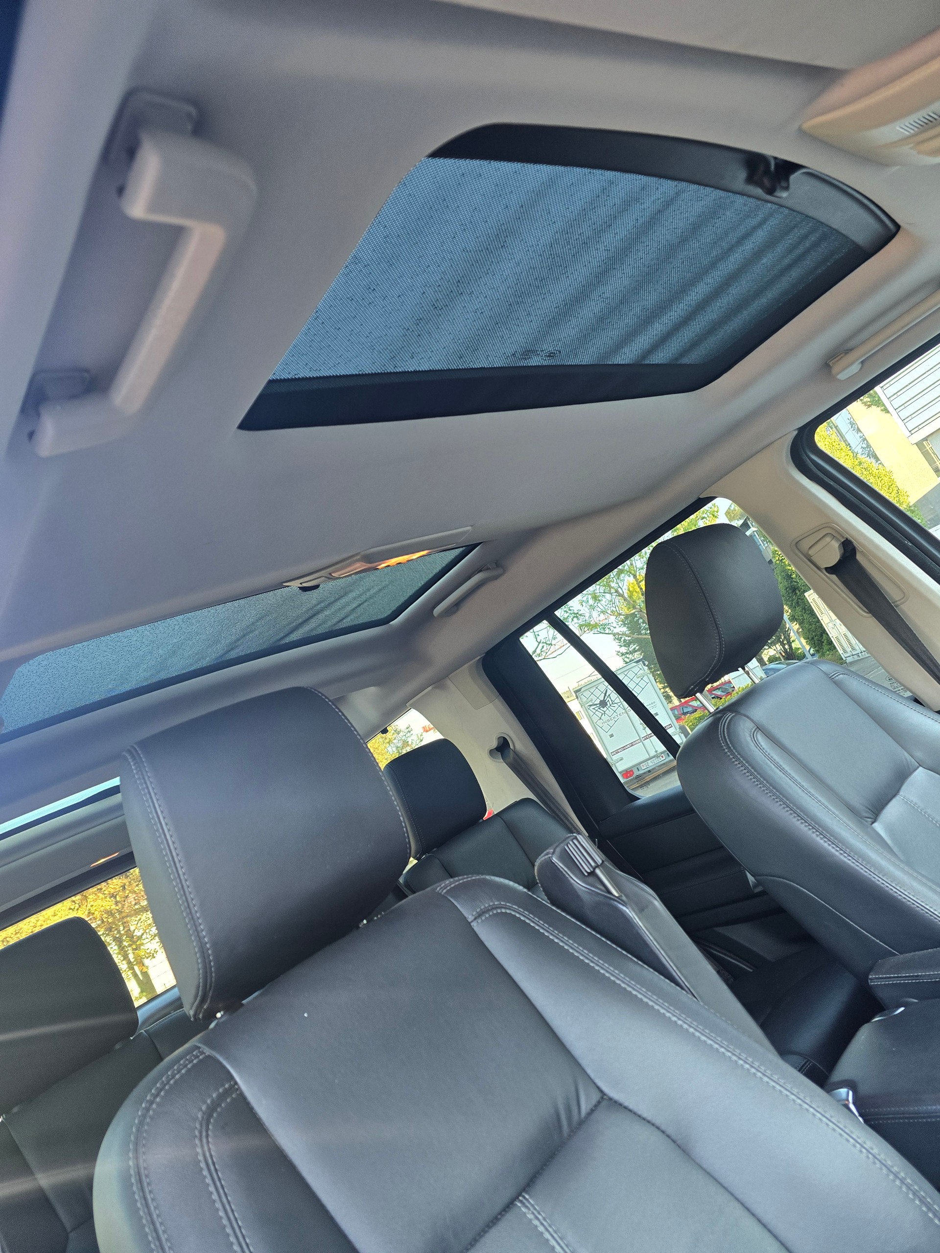 LAND ROVER Discovery 3.0 SDV6 HSE Luxury Automatic-image-12