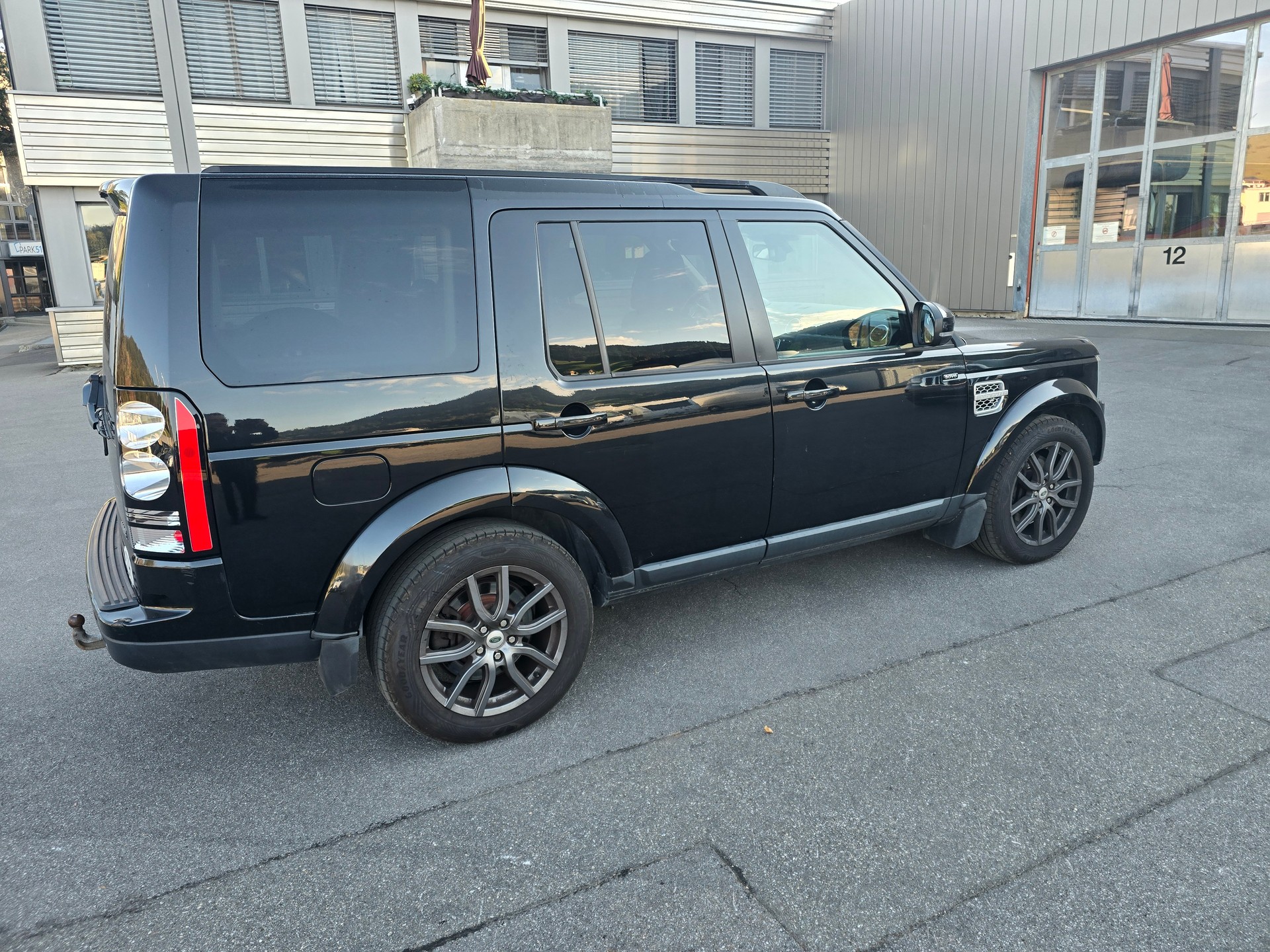 LAND ROVER Discovery 3.0 SDV6 HSE Luxury Automatic-image-9