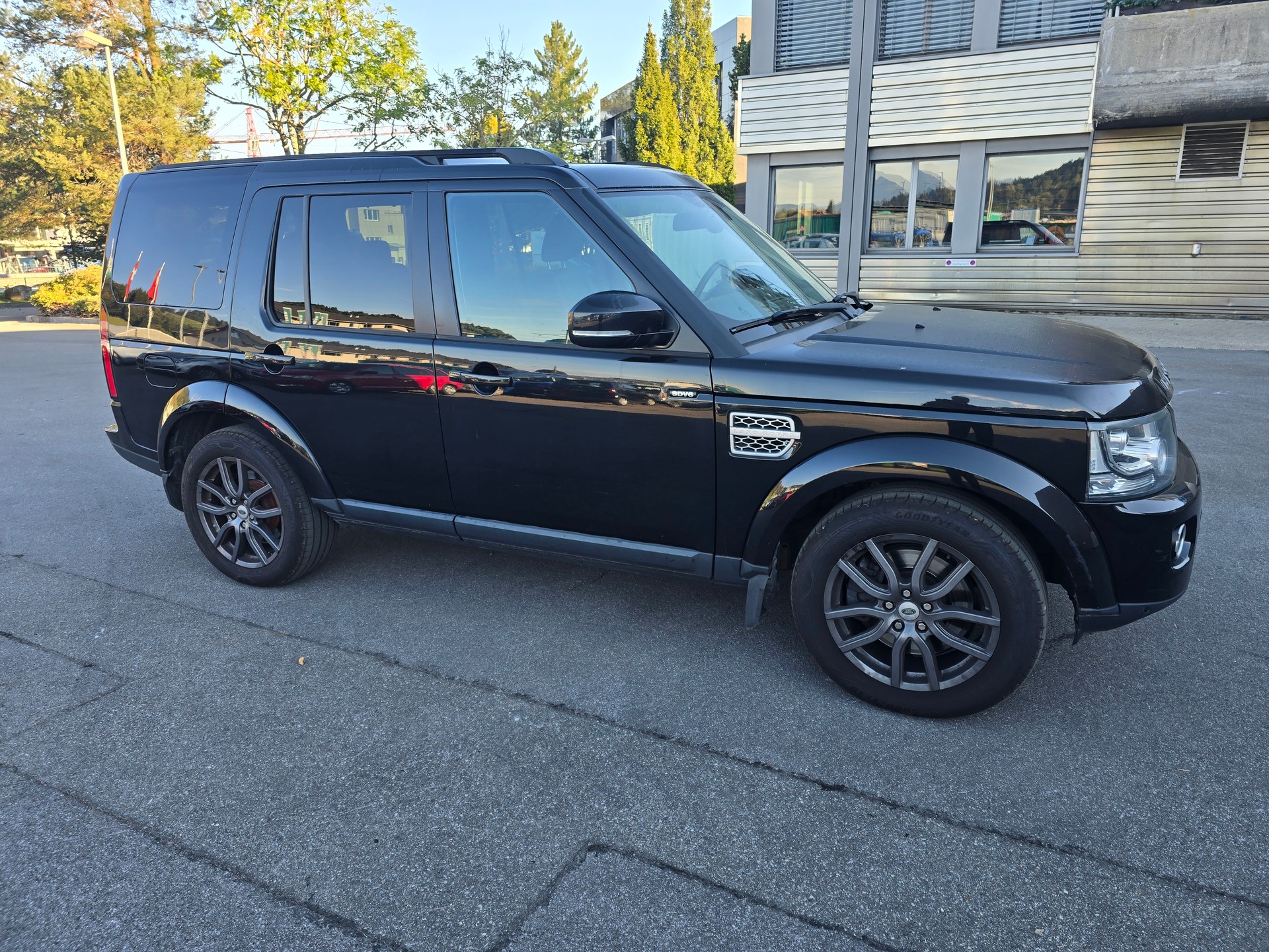 LAND ROVER Discovery 3.0 SDV6 HSE Luxury Automatic-image-4