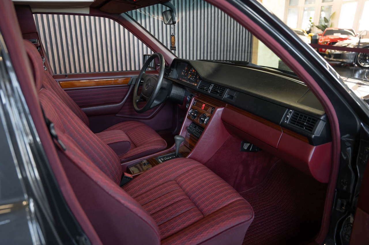 MERCEDES-BENZ 230 E-image-14