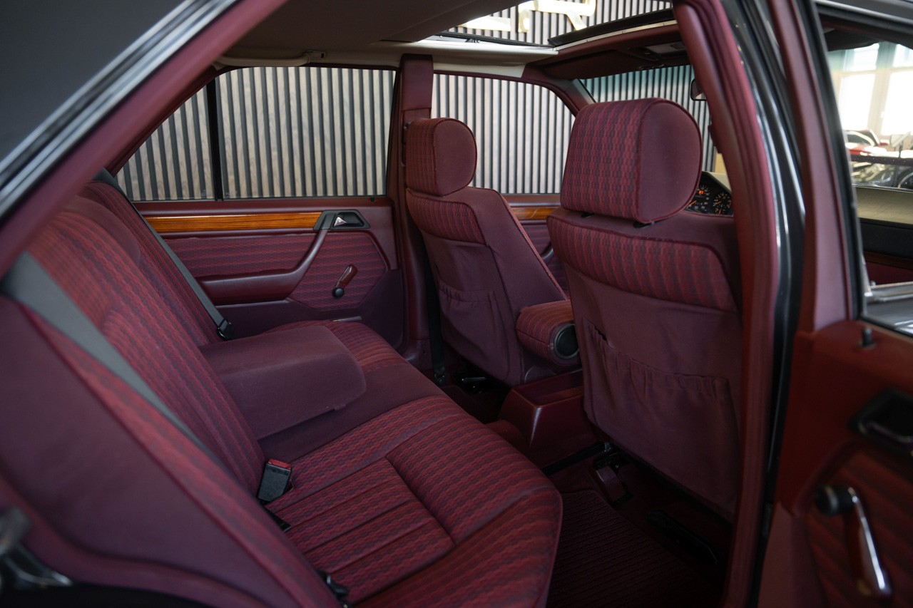 MERCEDES-BENZ 230 E-image-19