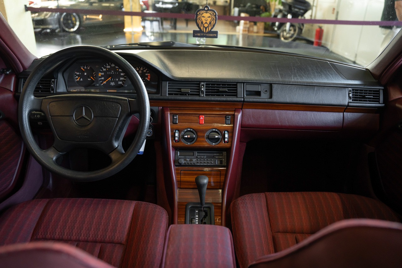 MERCEDES-BENZ 230 E-image-11