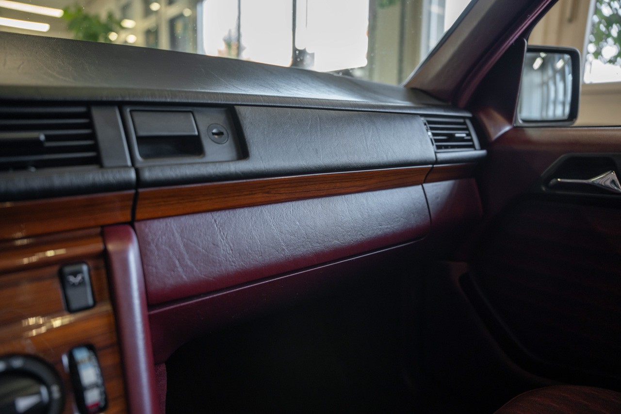 MERCEDES-BENZ 230 E-image-27