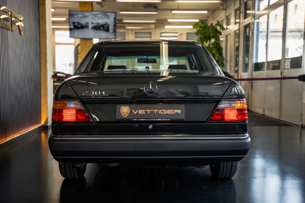 MERCEDES-BENZ 230 E-image-4