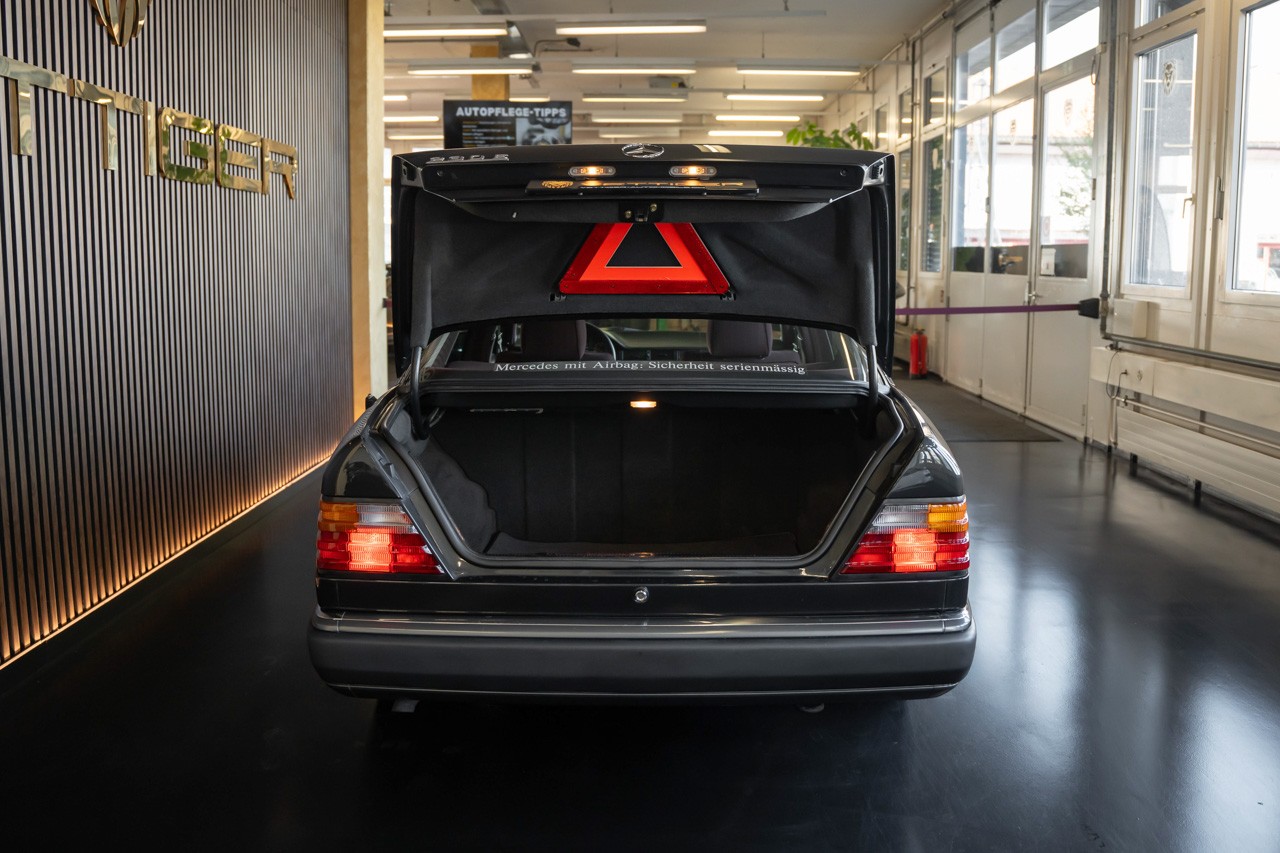 MERCEDES-BENZ 230 E-image-5