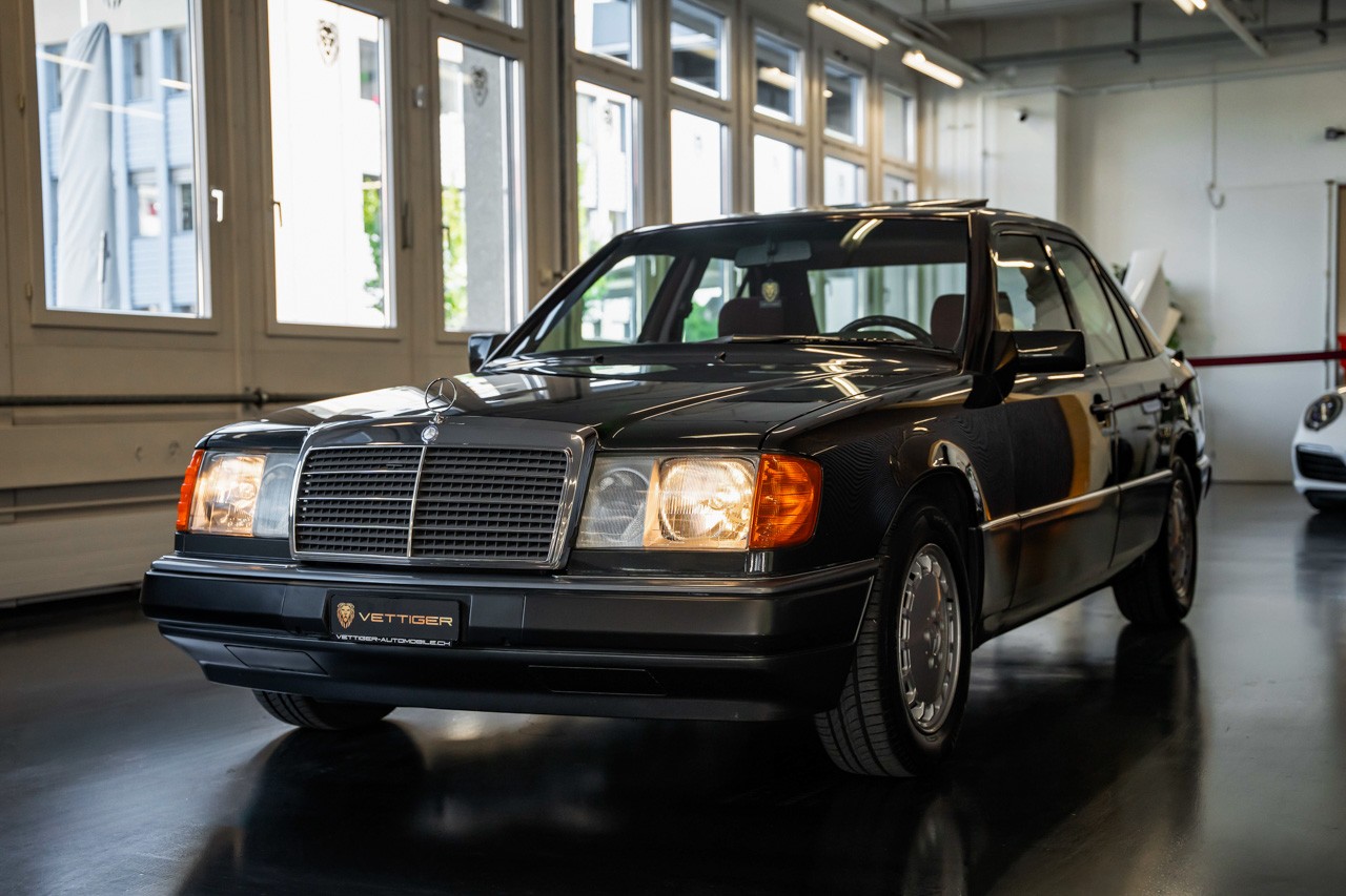 MERCEDES-BENZ 230 E-image-2