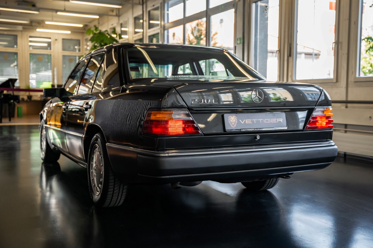 MERCEDES-BENZ 230 E-image-3