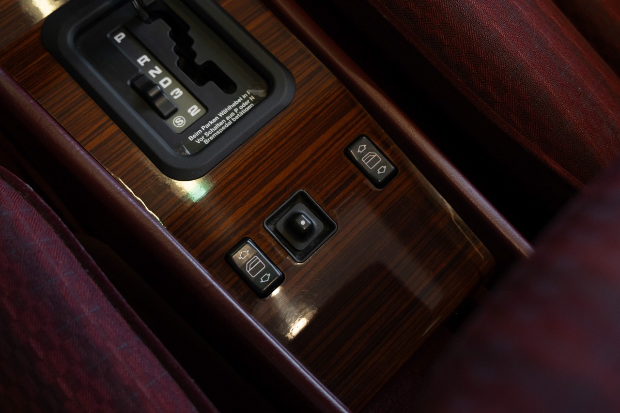 MERCEDES-BENZ 230 E-image-25