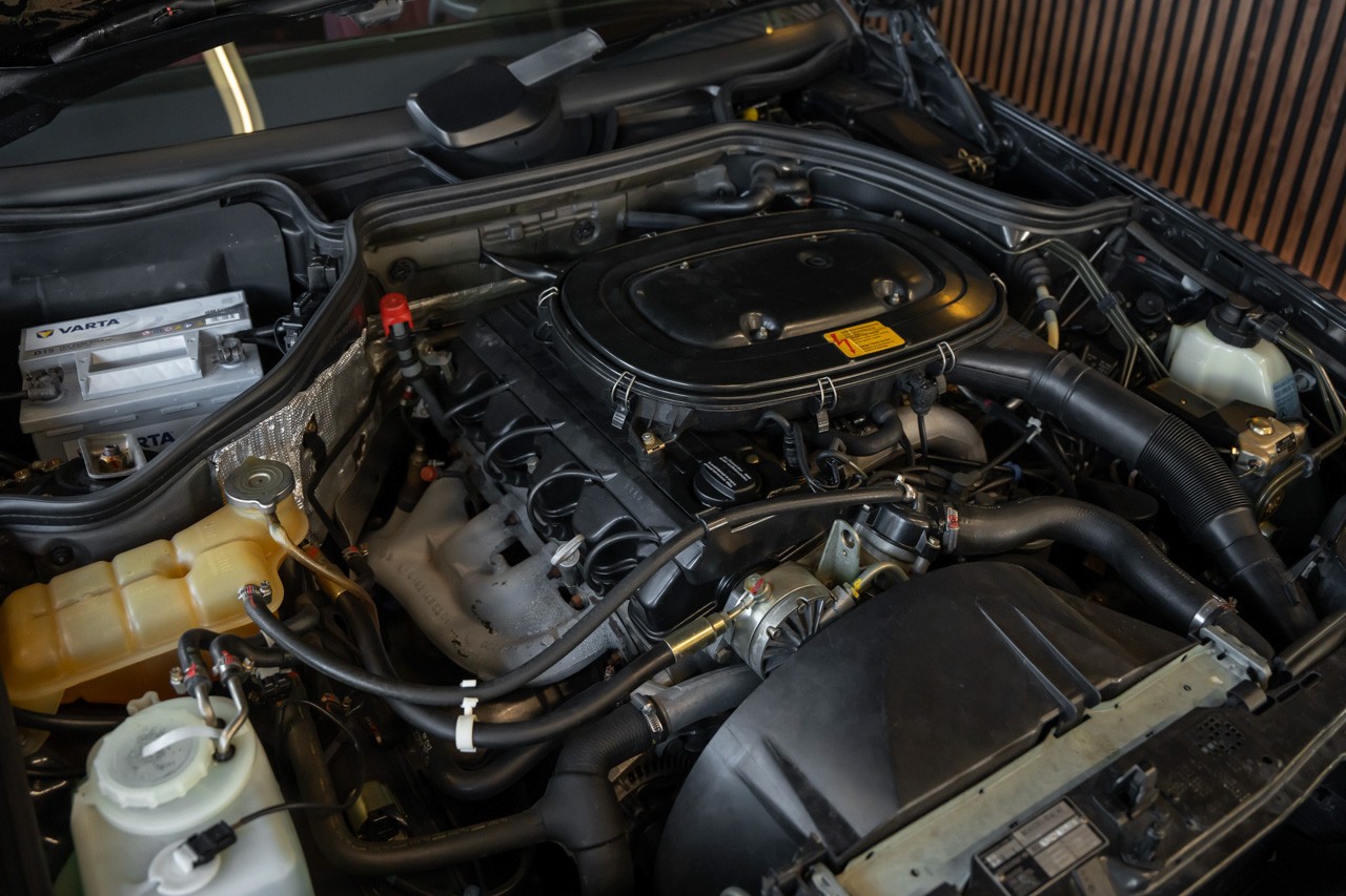 MERCEDES-BENZ 230 E-image-30
