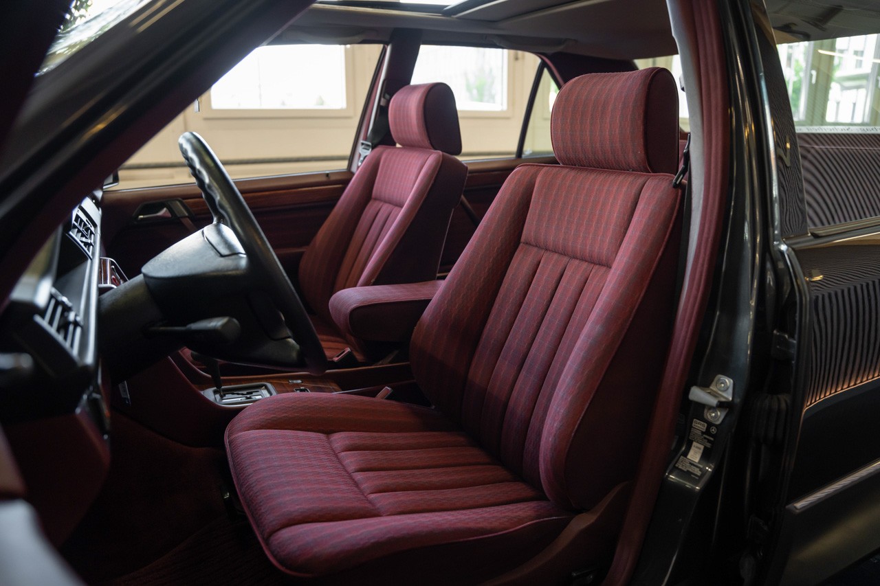 MERCEDES-BENZ 230 E-image-13