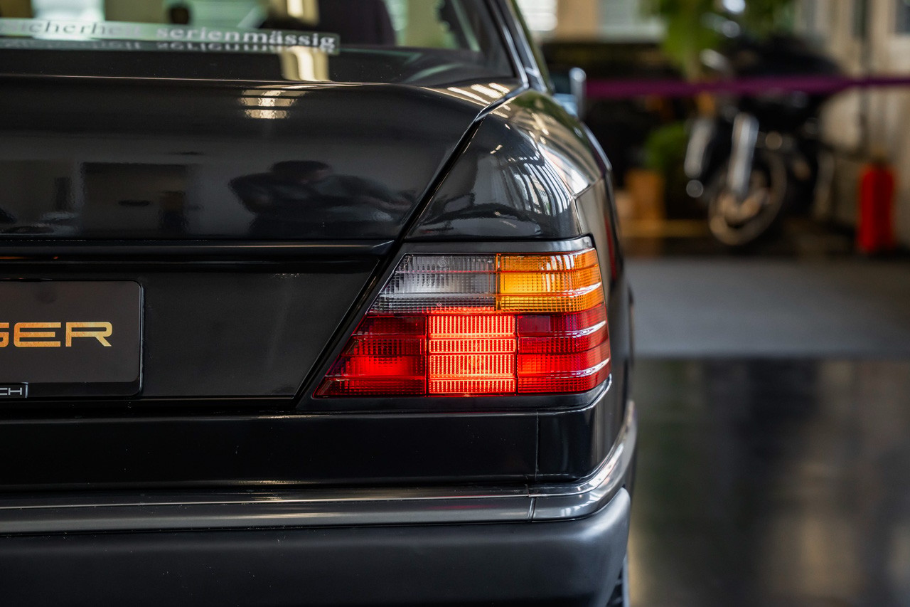 MERCEDES-BENZ 230 E-image-8
