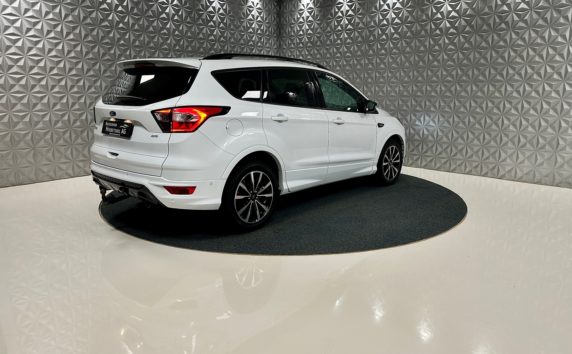 FORD Kuga 2.0 TDCi ST Line High 4WD PowerShift-image-4