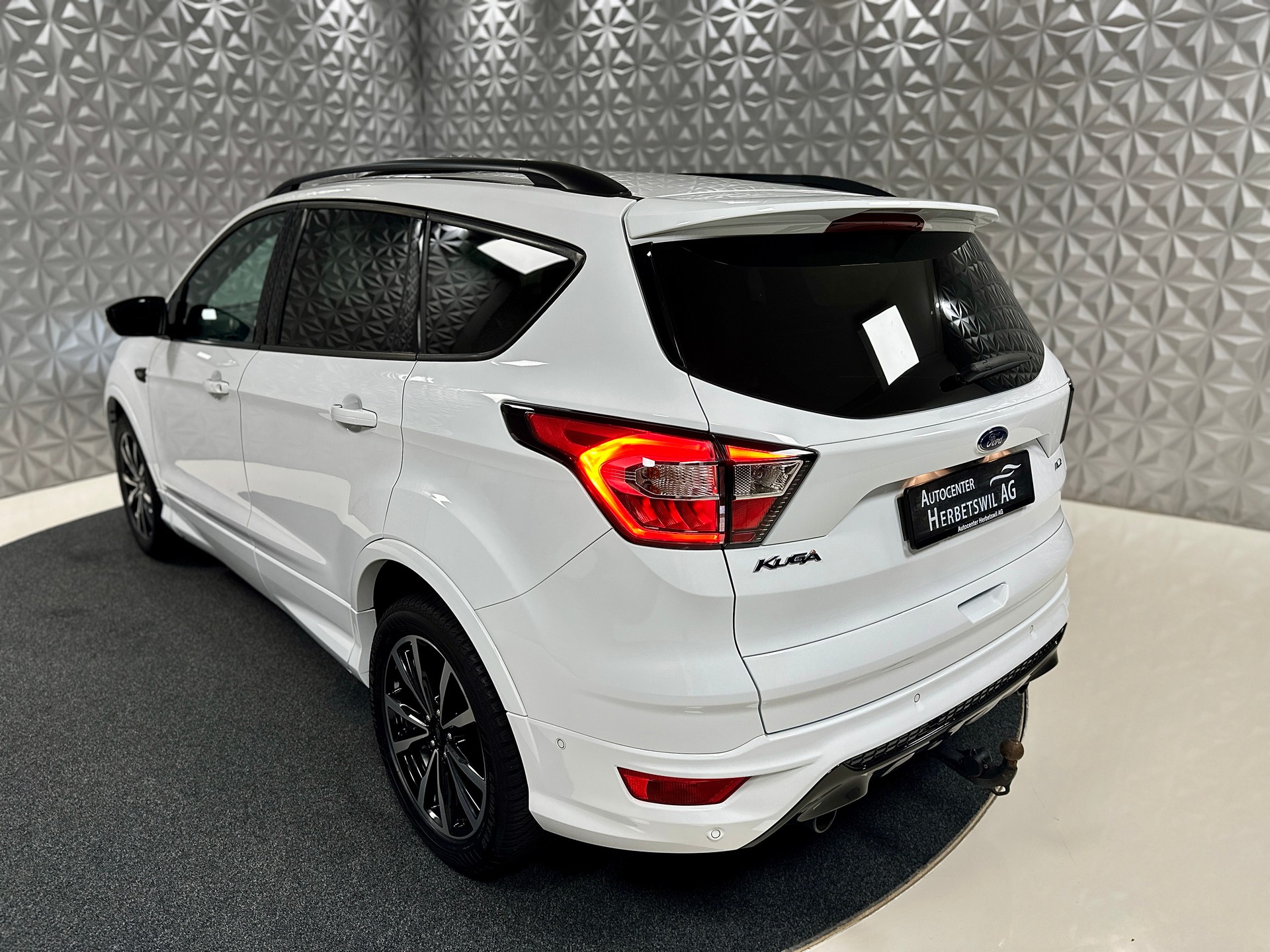 FORD Kuga 2.0 TDCi ST Line High 4WD PowerShift-image-9
