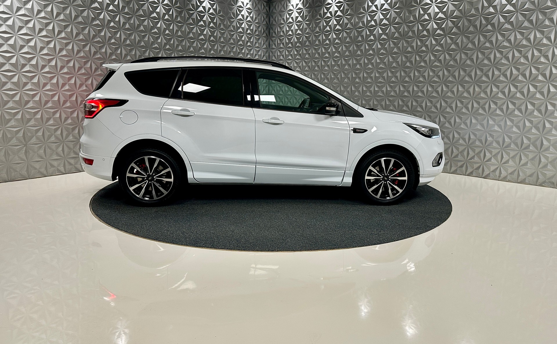 FORD Kuga 2.0 TDCi ST Line High 4WD PowerShift-image-3