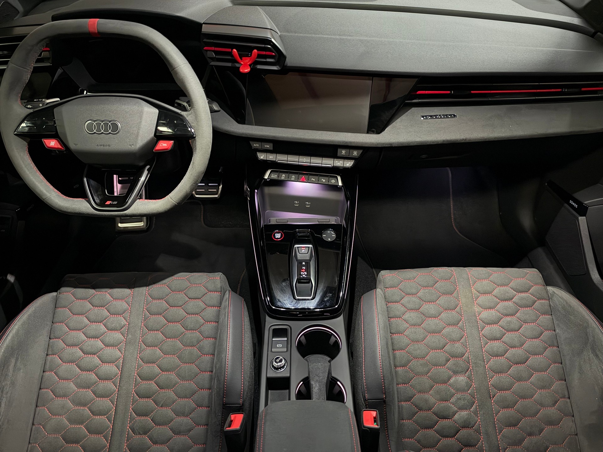 AUDI RS3 Limousine 2.5 TSI quattro S-tronic-image-16