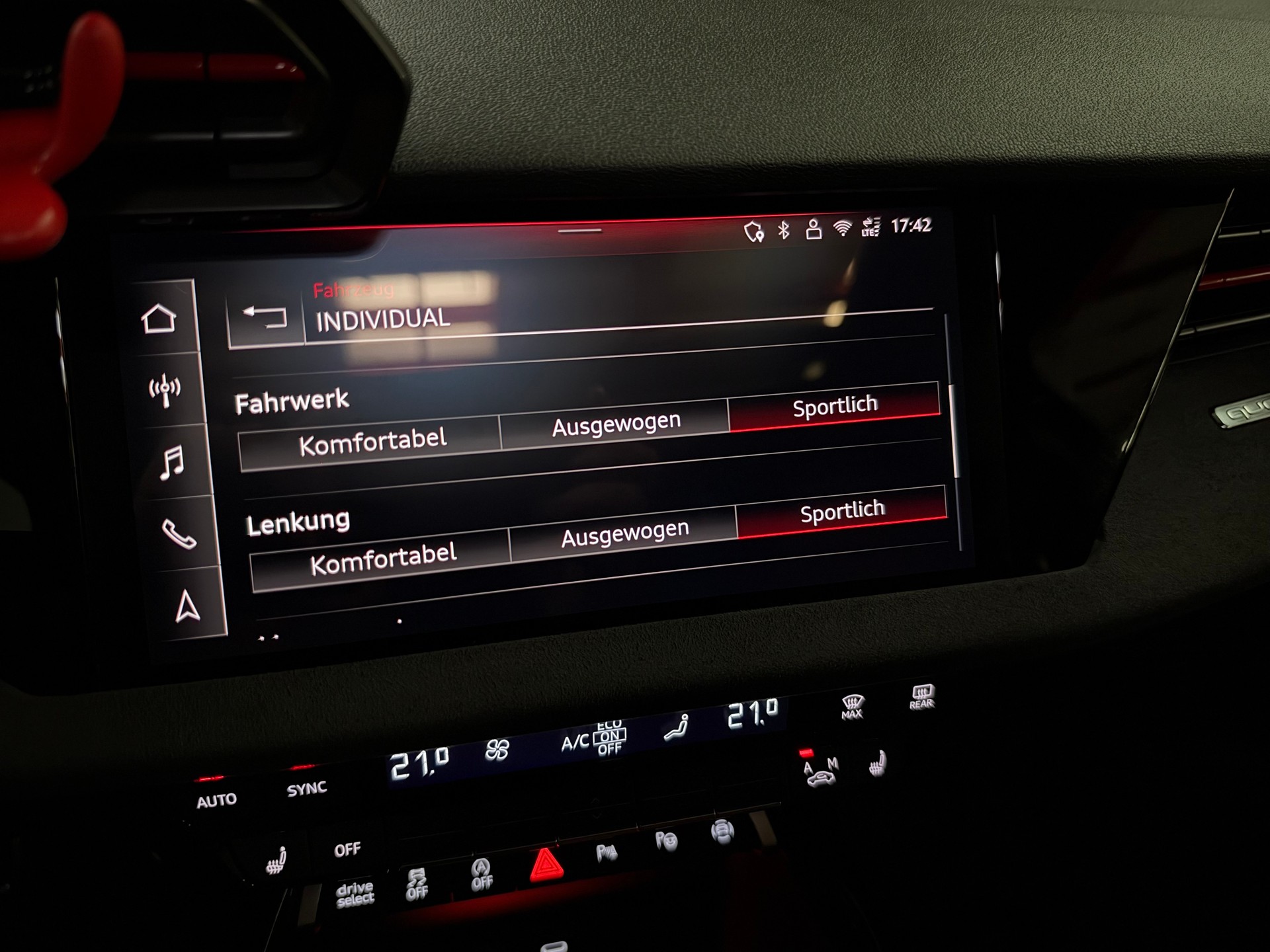 AUDI RS3 Limousine 2.5 TSI quattro S-tronic-image-32