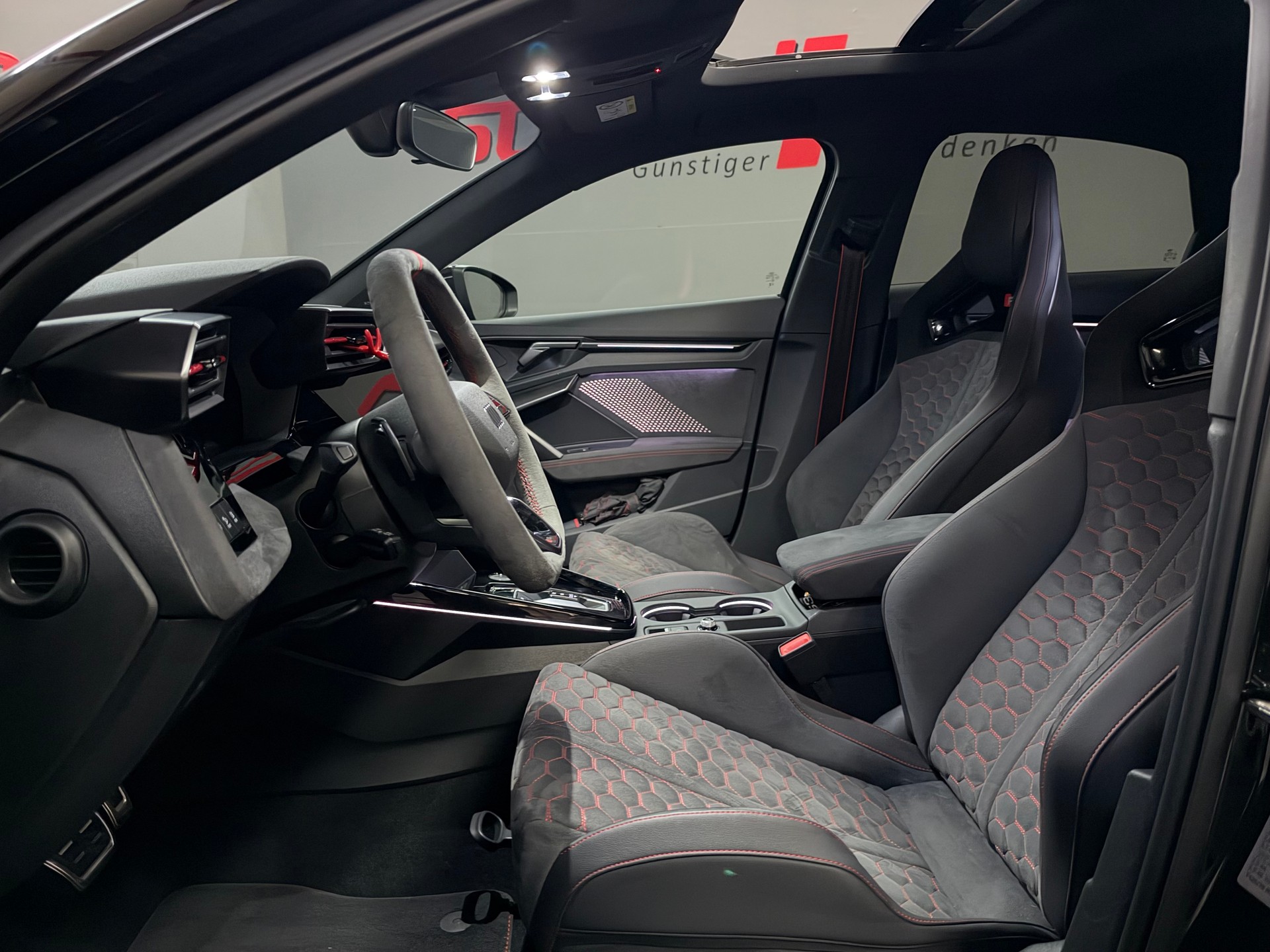 AUDI RS3 Limousine 2.5 TSI quattro S-tronic-image-13