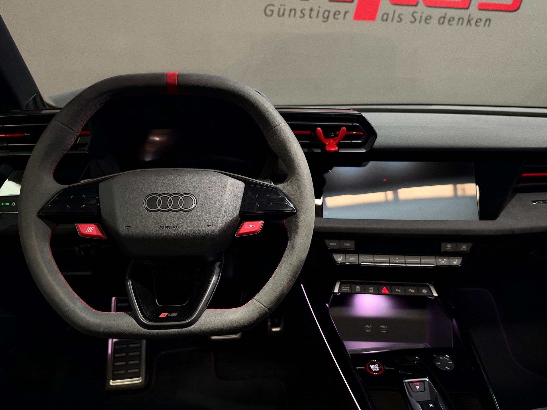 AUDI RS3 Limousine 2.5 TSI quattro S-tronic-image-17