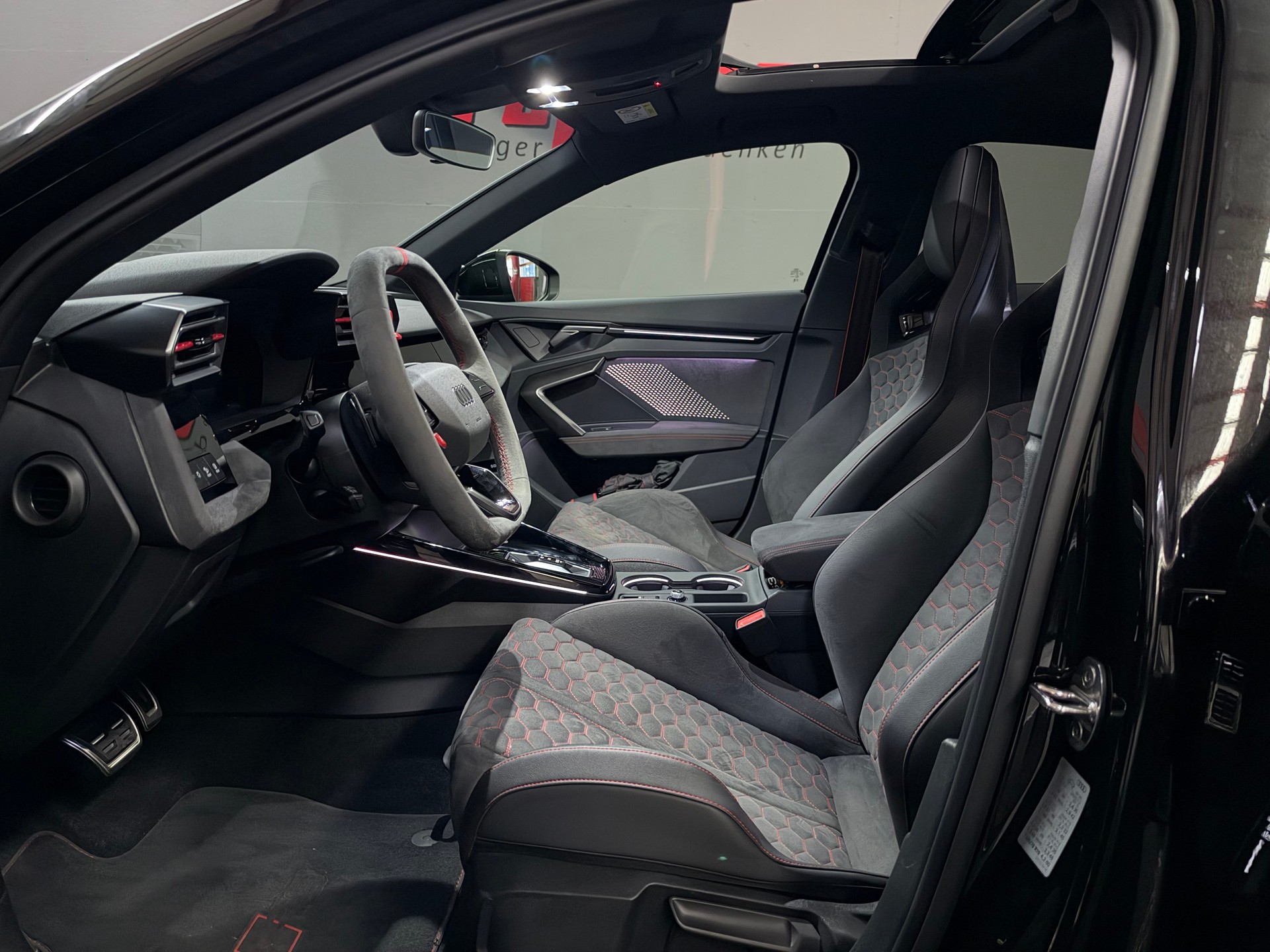 AUDI RS3 Limousine 2.5 TSI quattro S-tronic-image-14
