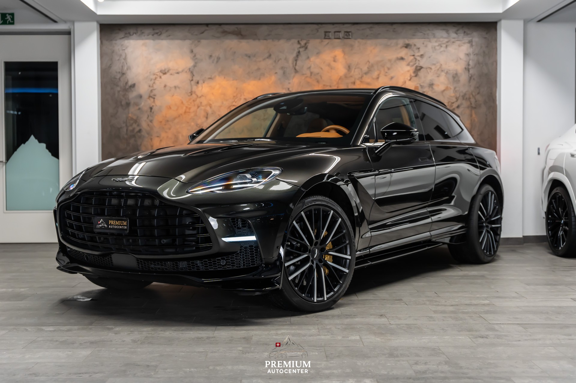 ASTON MARTIN DBX 707 4.0 V8 Bi-Turbo *Sonderlackierung*Garantie*23"*