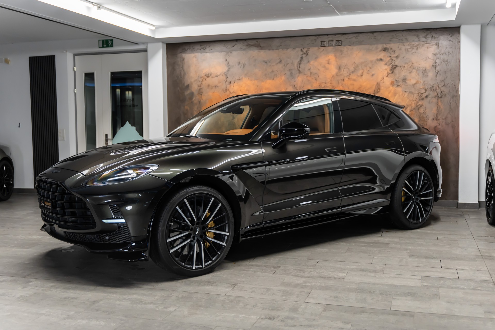 ASTON MARTIN DBX 707 4.0 V8 Bi-Turbo *Sonderlackierung*Garantie*23"*-showroom-element-2