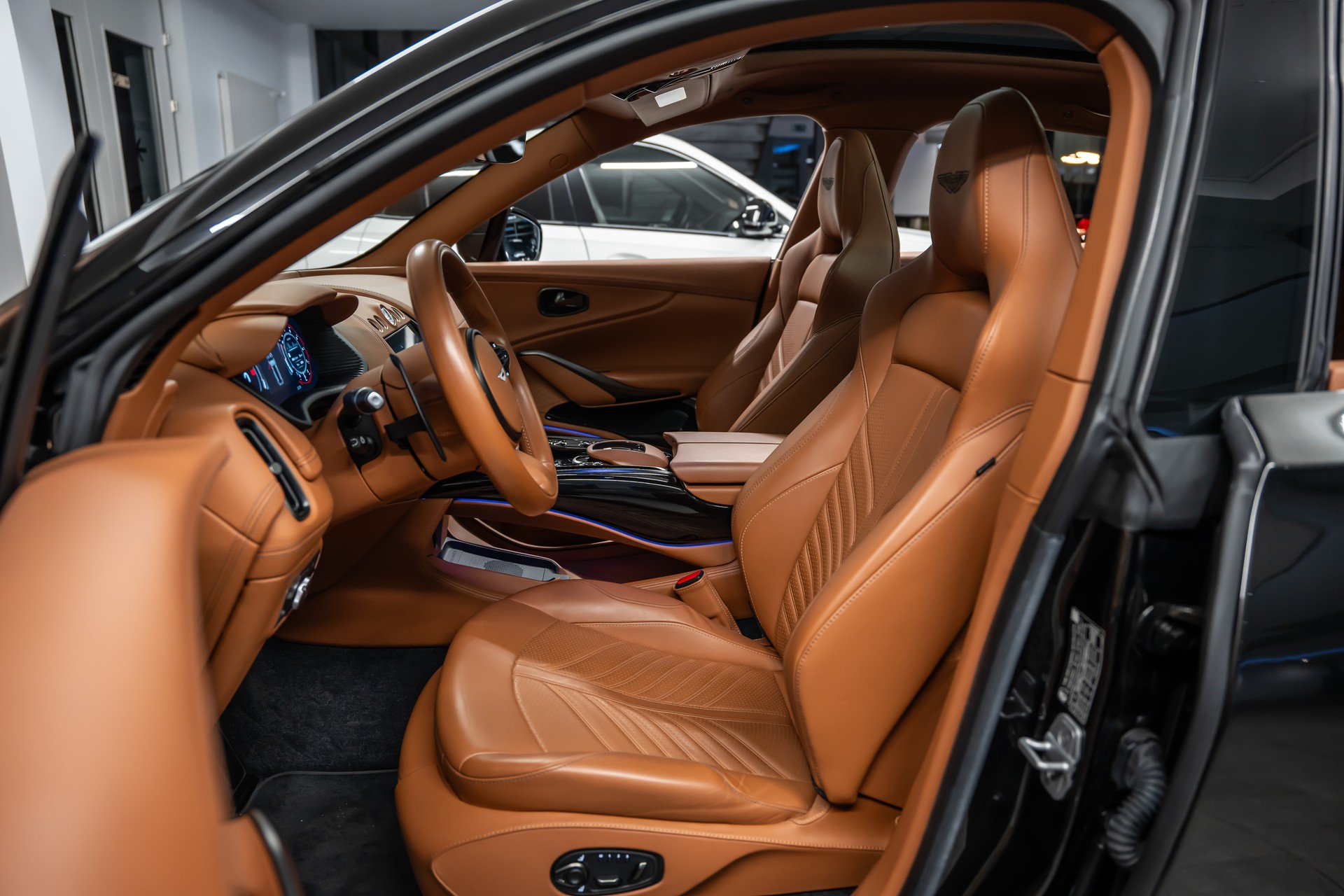 ASTON MARTIN DBX 707 4.0 V8 Bi-Turbo *Sonderlackierung*Garantie*23"*-image-15